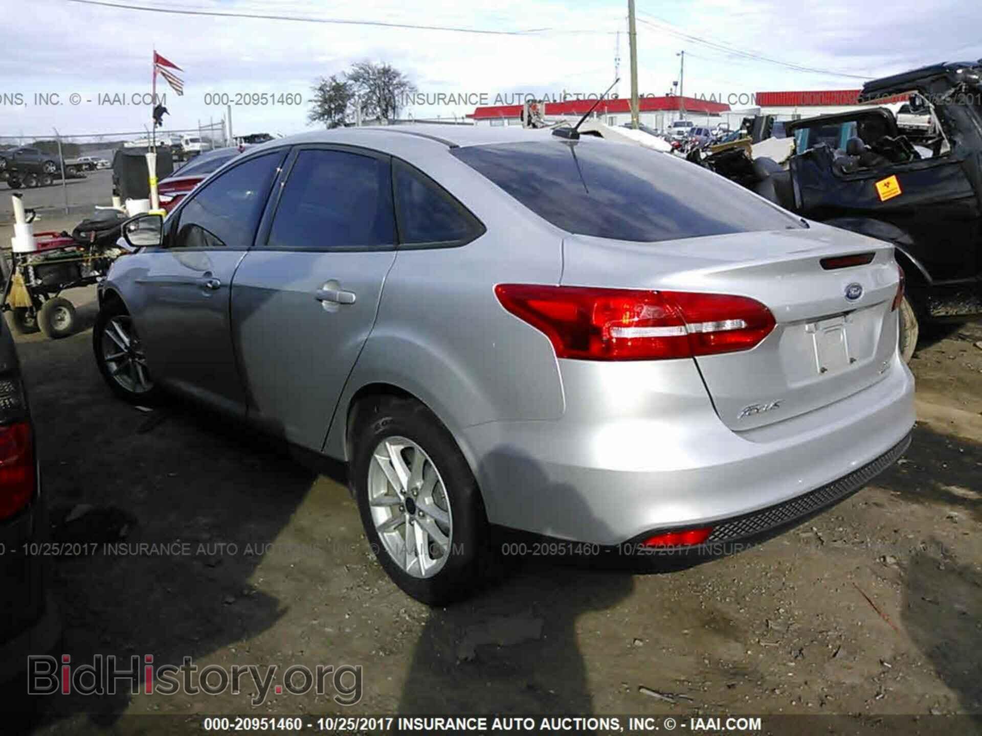 2015 Ford Focus - VIN: 1FADP3F28FL250381 - Фото 3