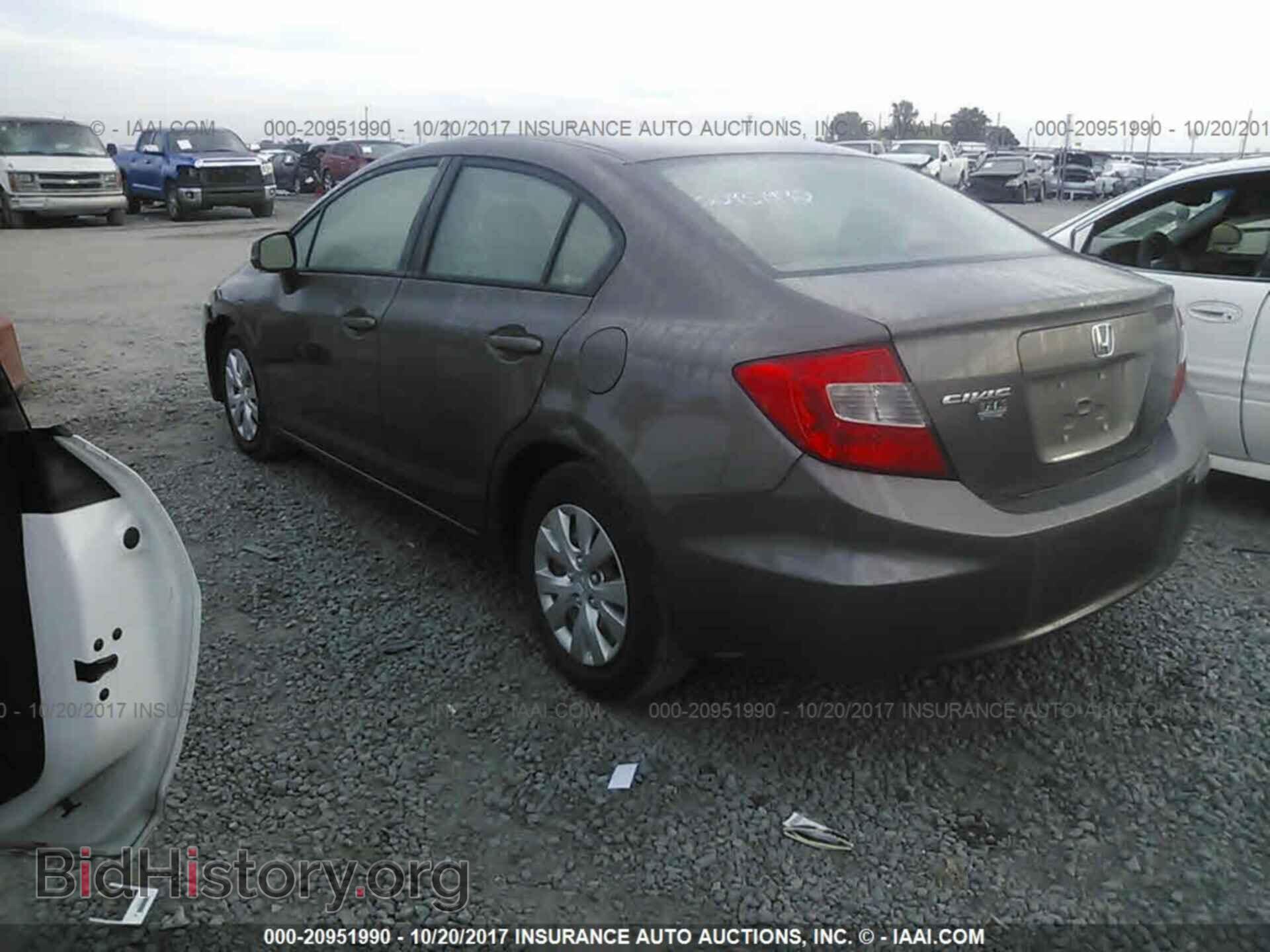 2012 Honda Civic - VIN: 2HGFB2F55CH582925 - Photo 3