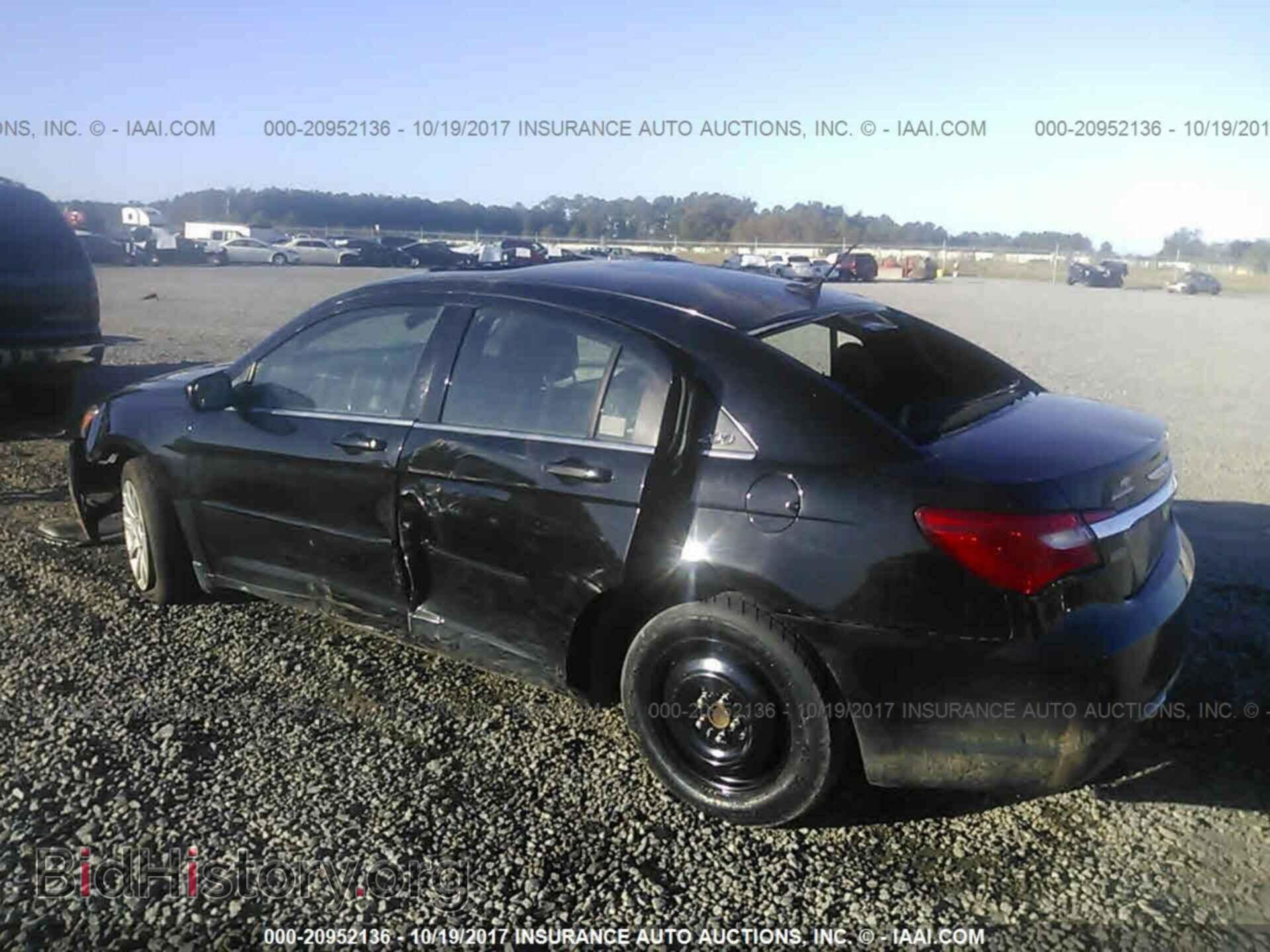 2011 Chrysler 200 - VIN: 1C3BC1FG2BN553575 - Фото 3