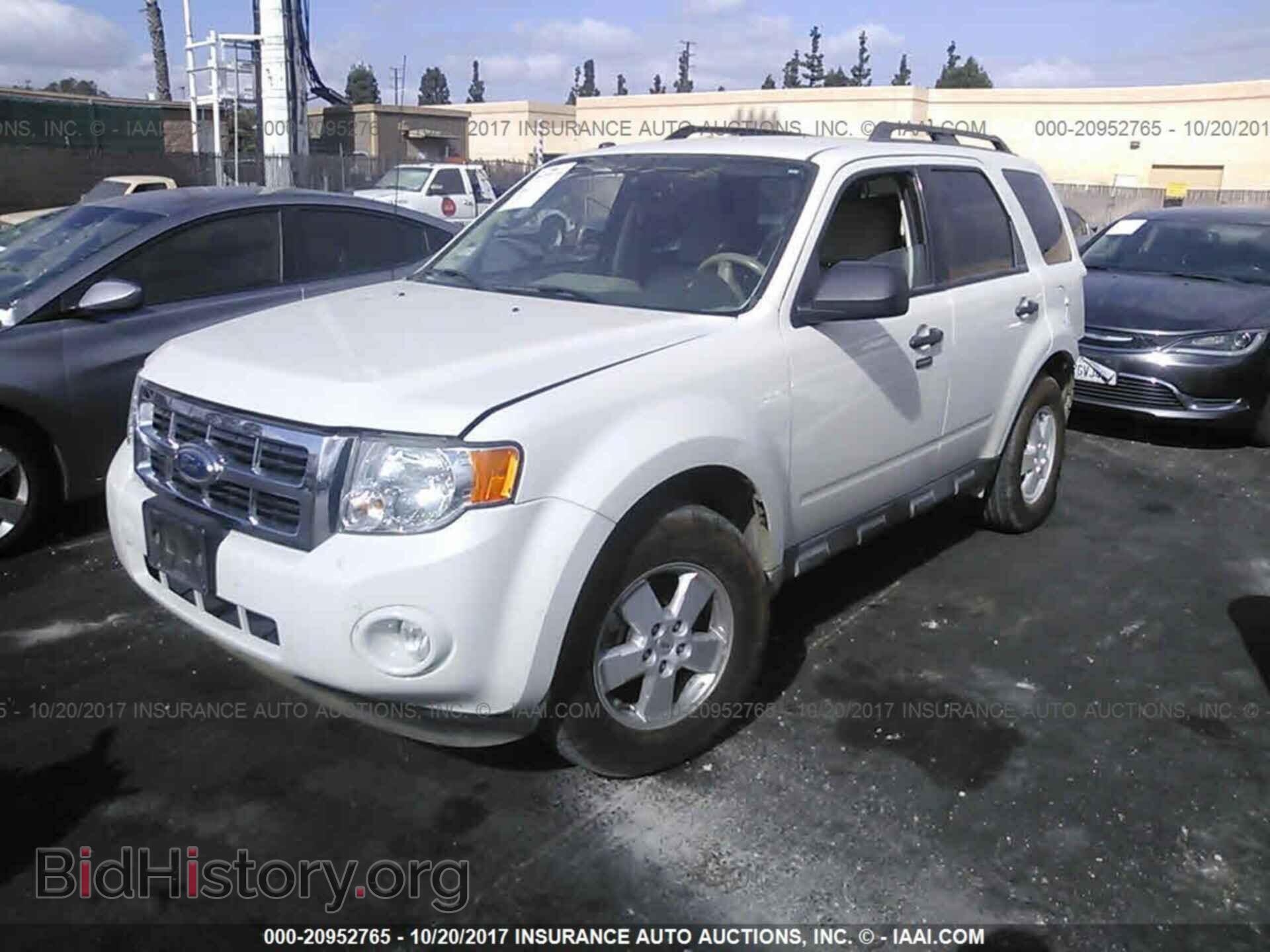 2012 Ford Escape - VIN: 1FMCU9D75CKA85080 - Photo 2