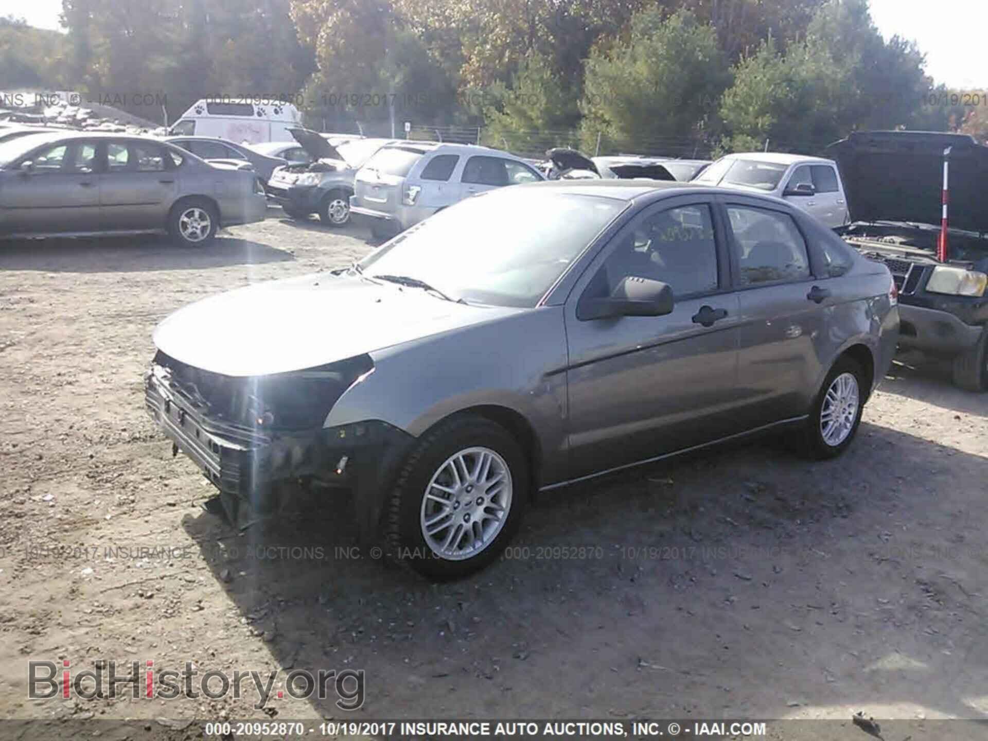 2011 Ford Focus - VIN: 1FAHP3FN8BW200844 - Фото 2