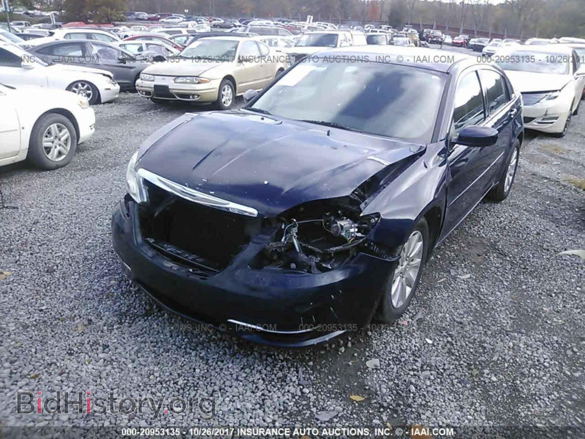 2013 Chrysler 200 - VIN: 1C3CCBBB4DN666435 - Фото 2
