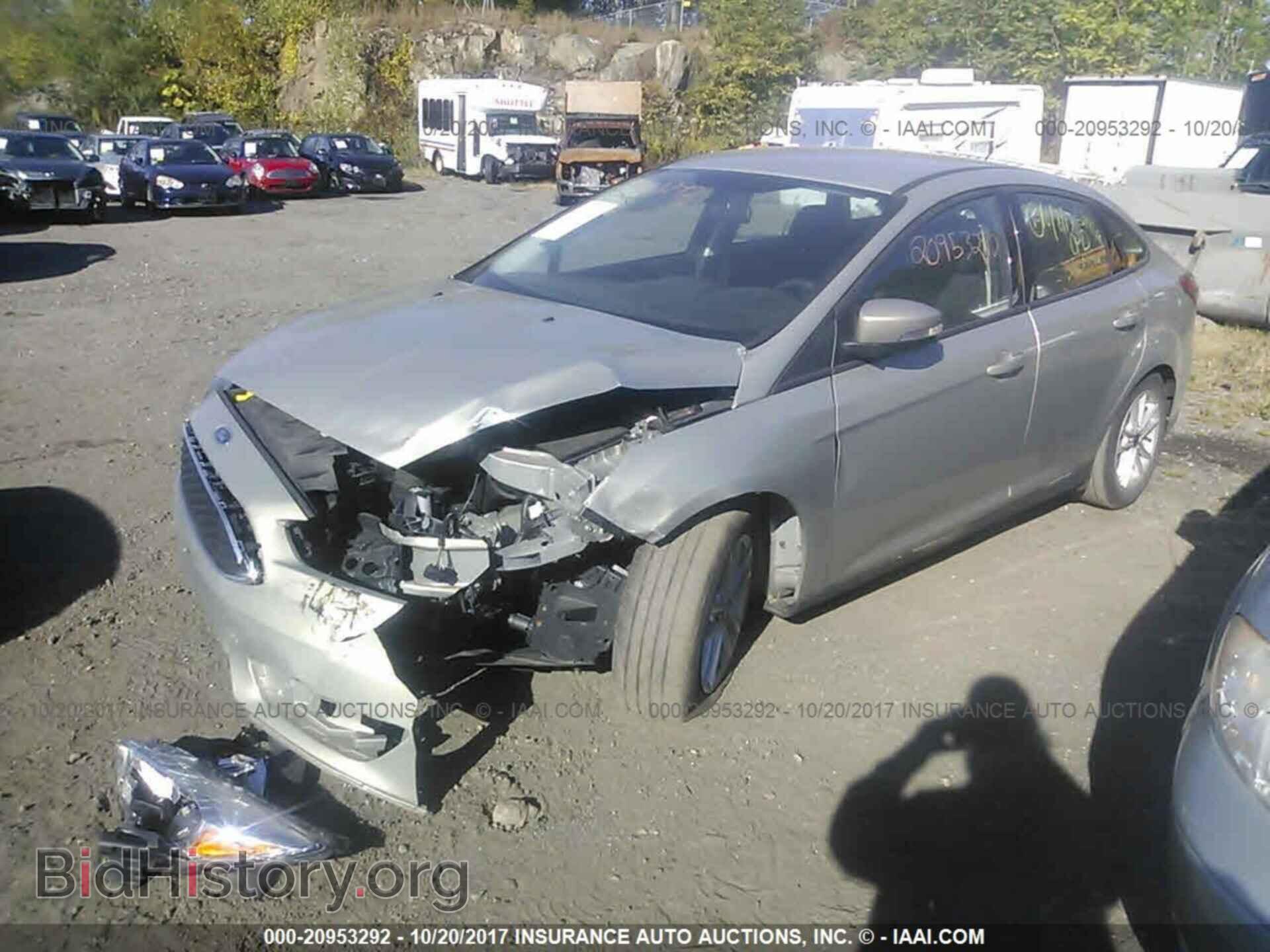 2016 Ford Focus - VIN: 1FADP3F20GL240140 - Фото 2