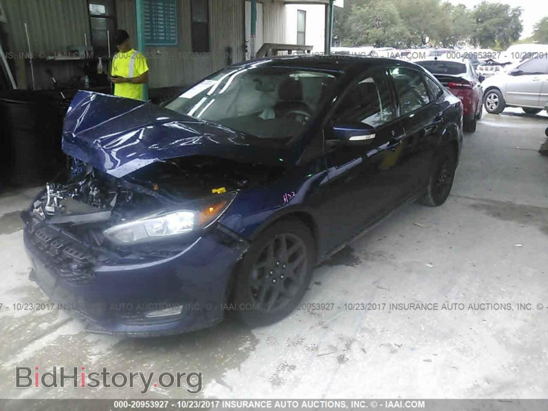 2016 Ford Focus - VIN: 1FADP3F21GL330106 - Photo 2