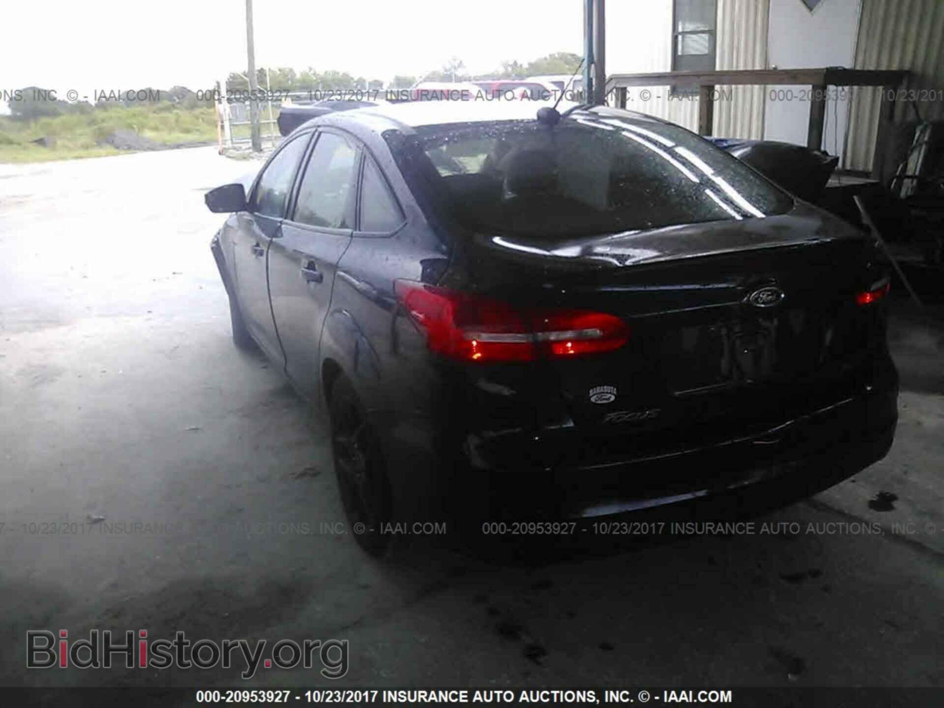 2016 Ford Focus - VIN: 1FADP3F21GL330106 - Photo 3