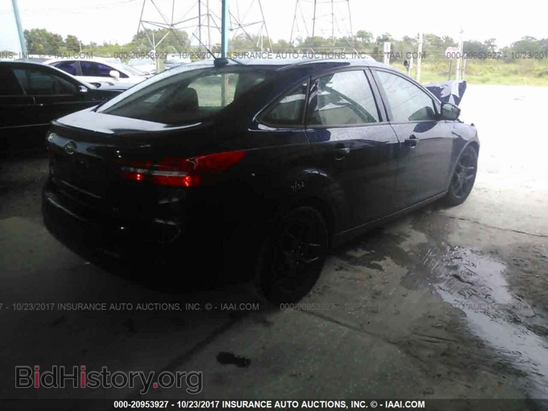 2016 Ford Focus - VIN: 1FADP3F21GL330106 - Photo 4