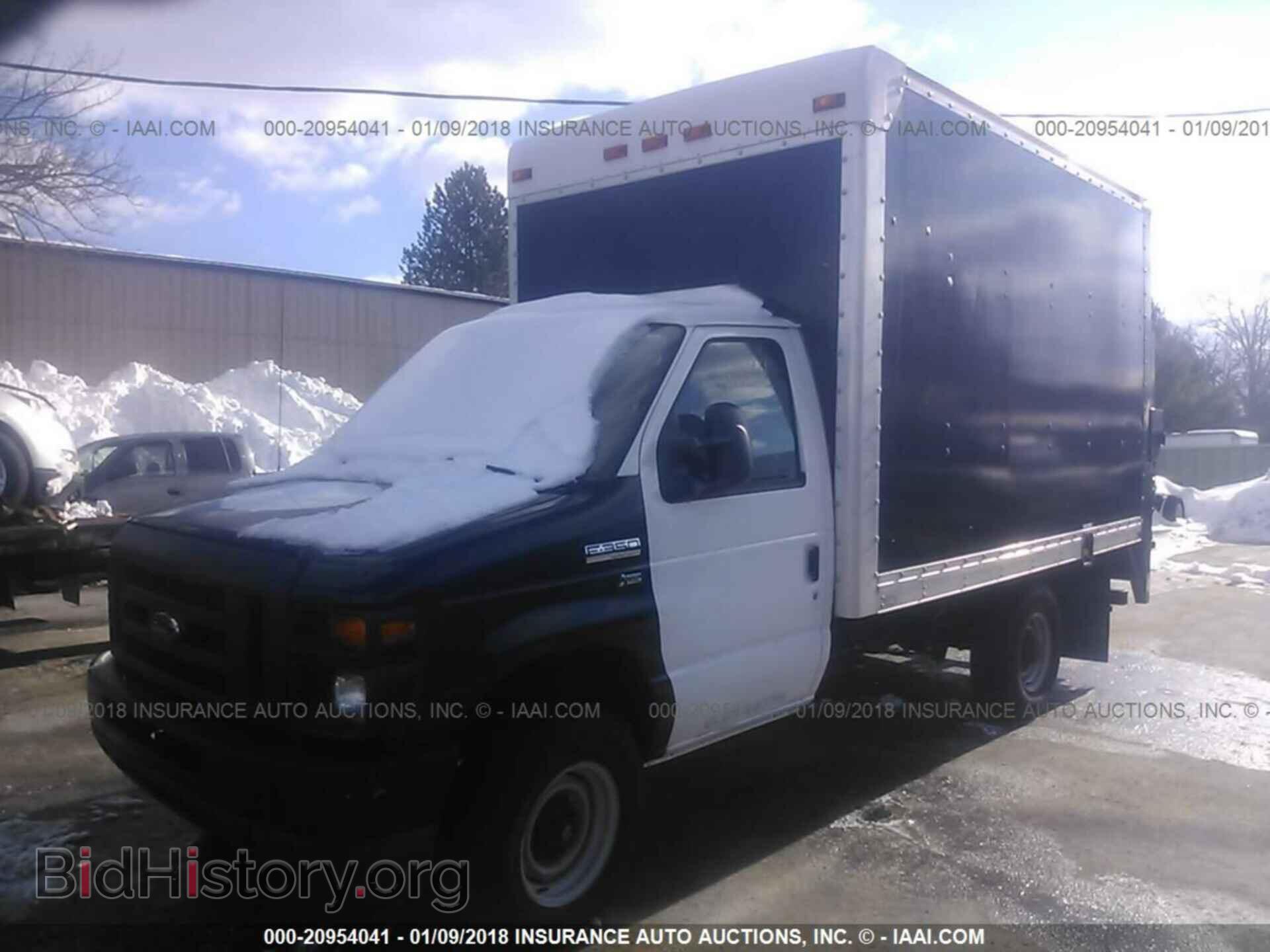 2011 Ford Econoline - VIN: 1FDSE3FL5BDA67567 - Фото 2