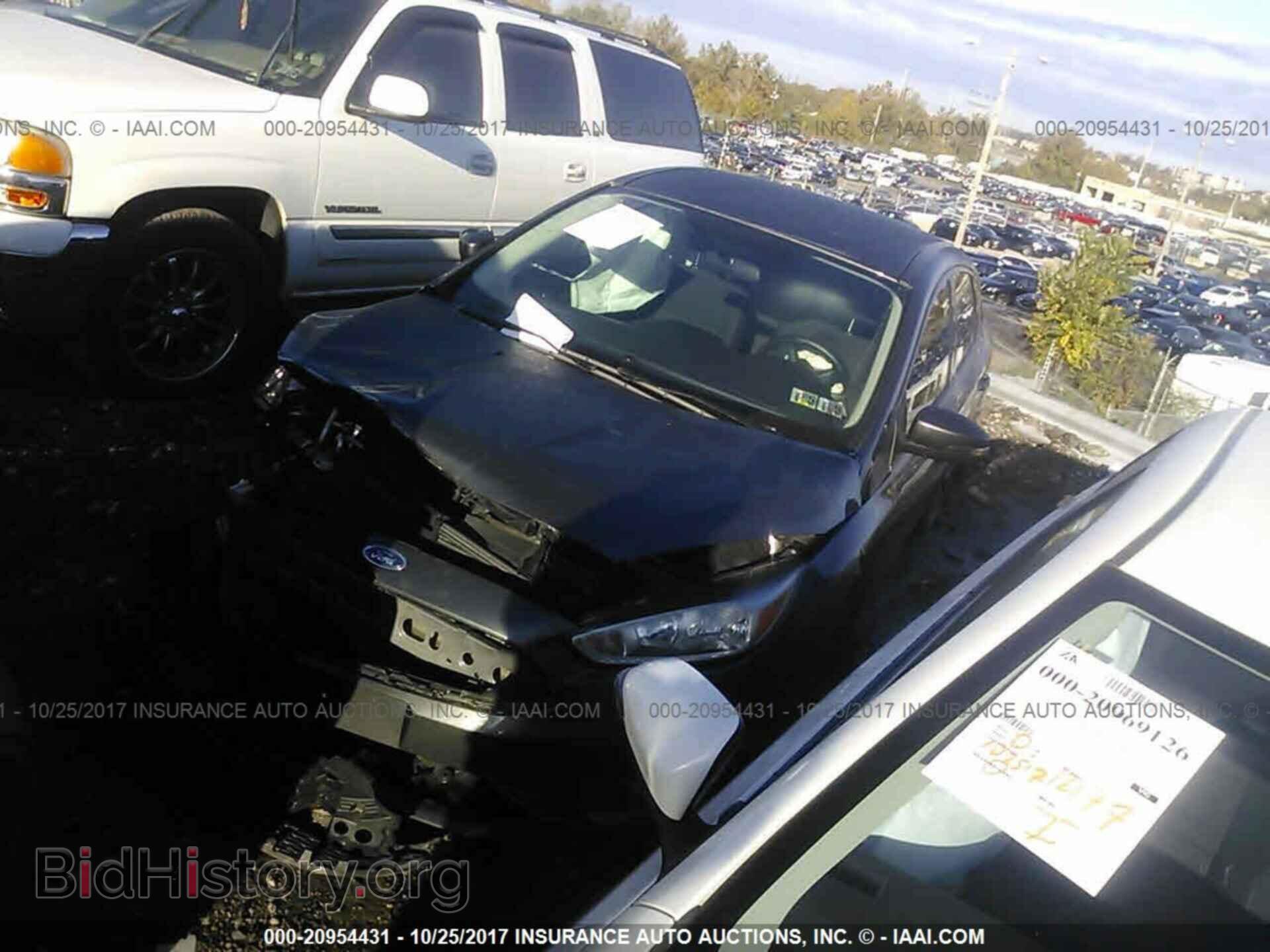 2015 Ford Focus - VIN: 1FADP3K22FL252181 - Photo 2