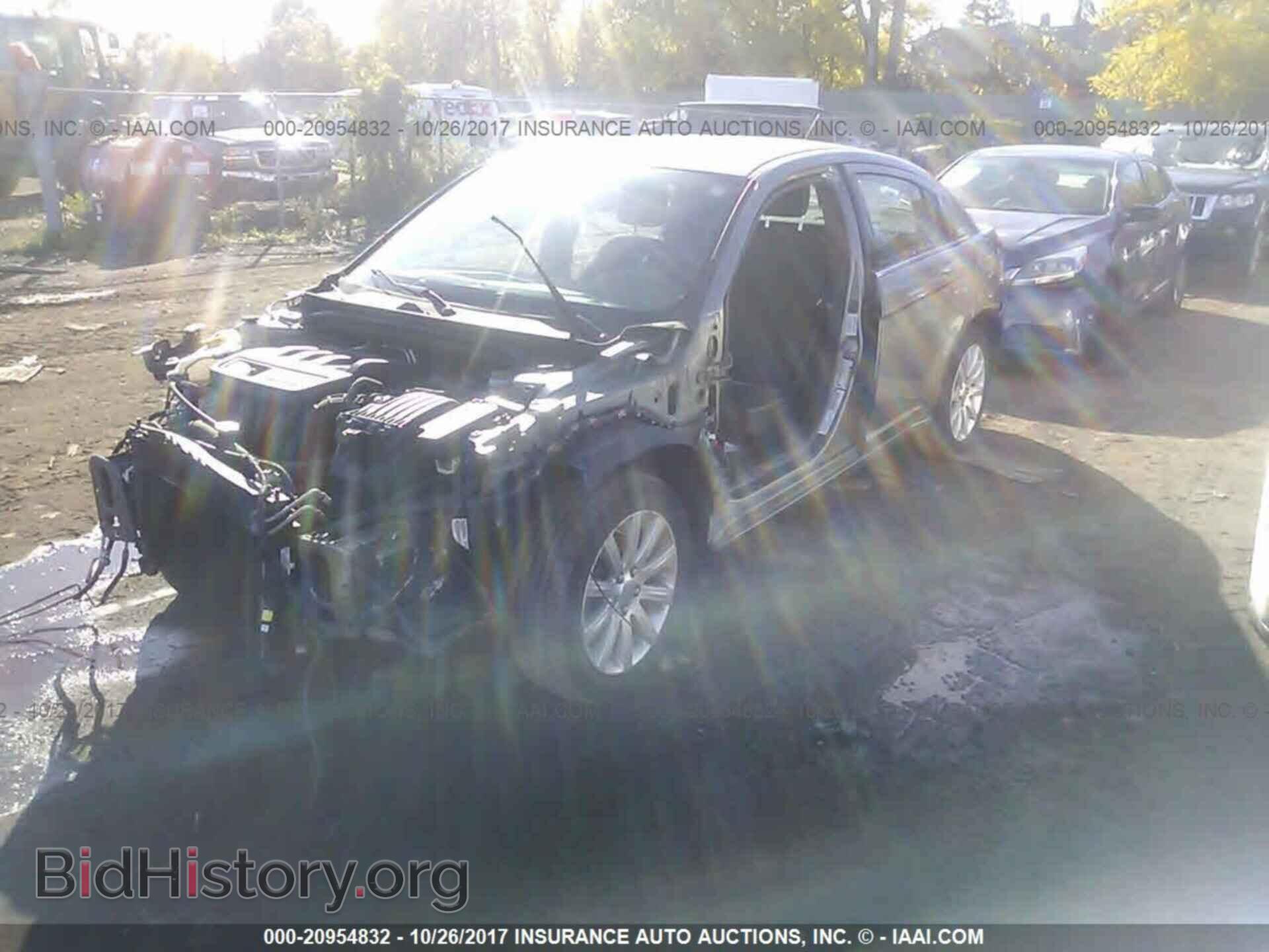 2011 Chrysler 200 - VIN: 1C3BC1FB8BN607210 - Фото 2