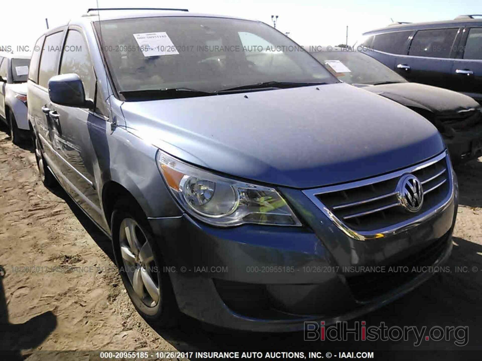 Photo 2V4RW3DG7BR789633 - Volkswagen Routan 2011