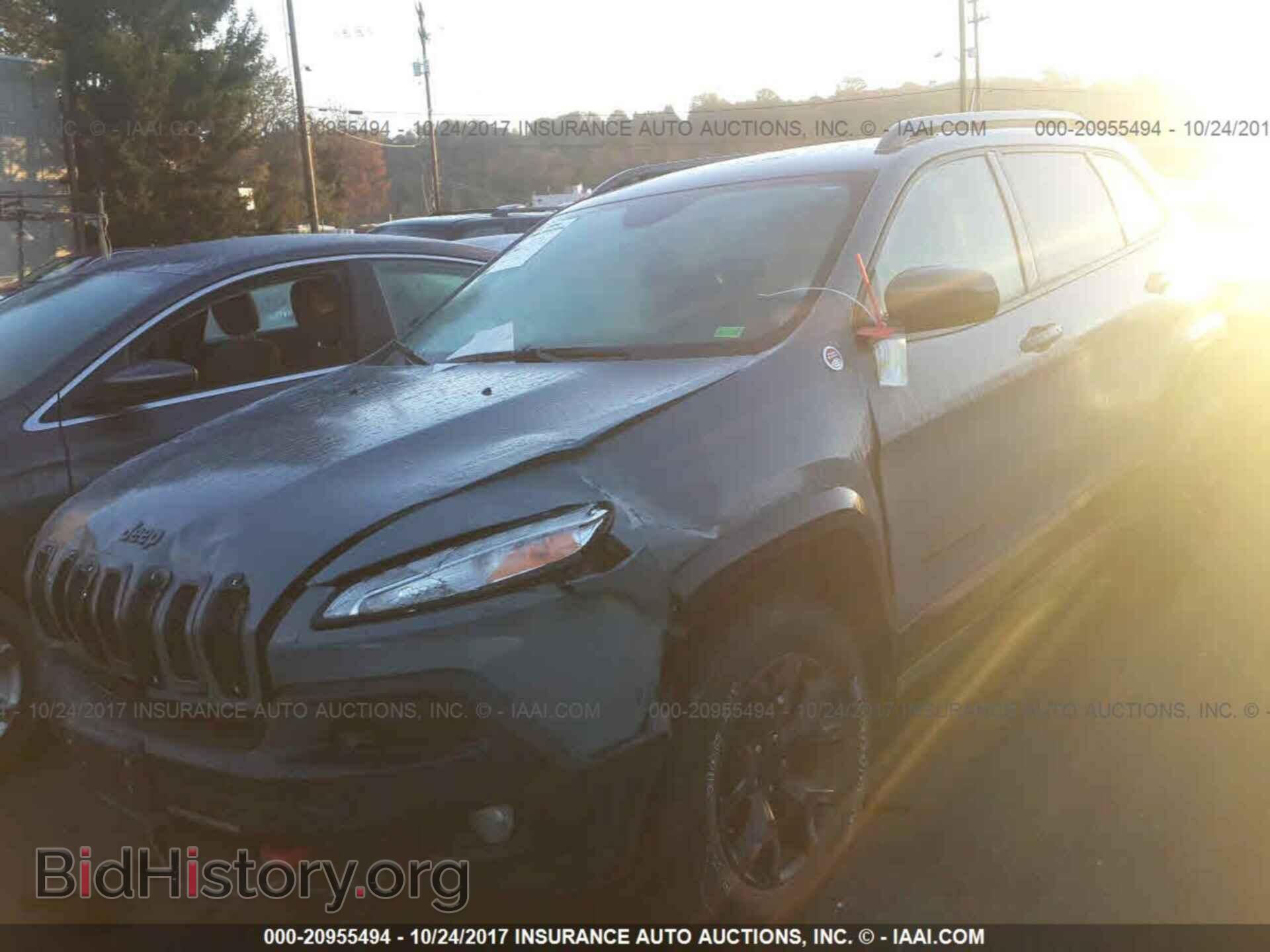 2015 Jeep Cherokee - VIN: 1C4PJMBS8FW672928 - Photo 2