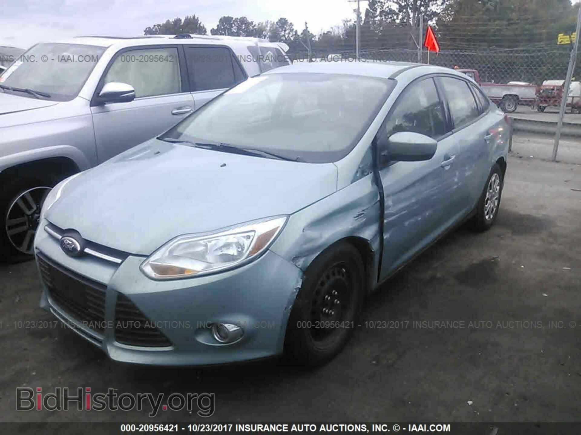 2012 Ford Focus - VIN: 1FAHP3F28CL420025 - Photo 2