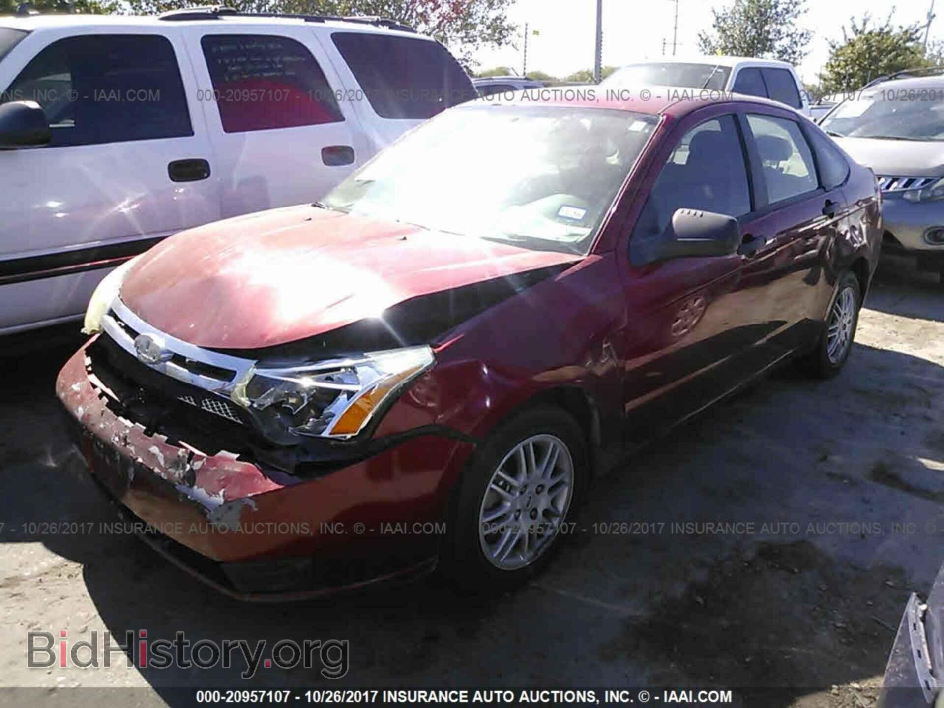 2011 Ford Focus - VIN: 1FAHP3FN6BW179265 - Фото 2