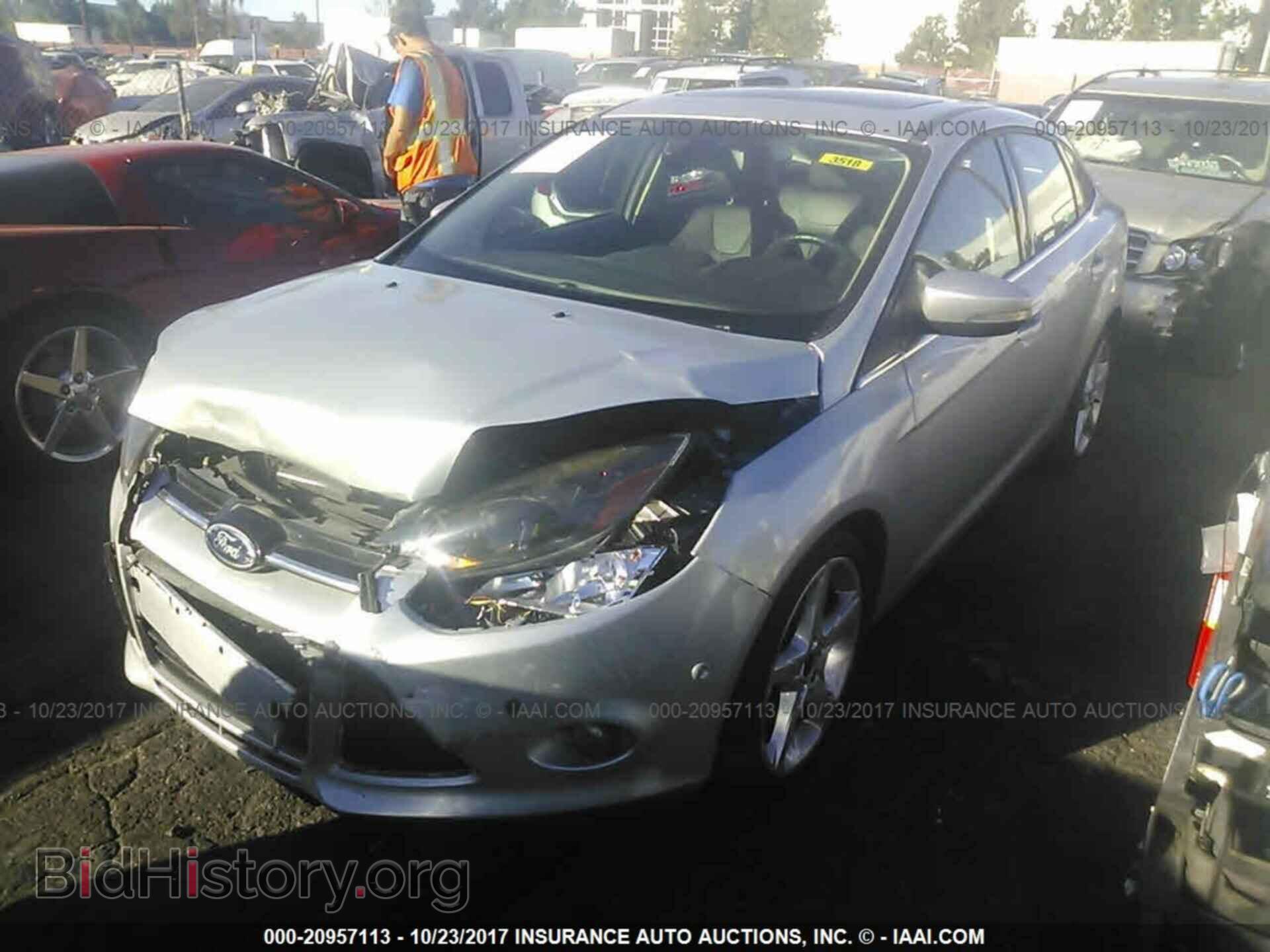 2012 Ford Focus - VIN: 1FAHP3J26CL400637 - Photo 2
