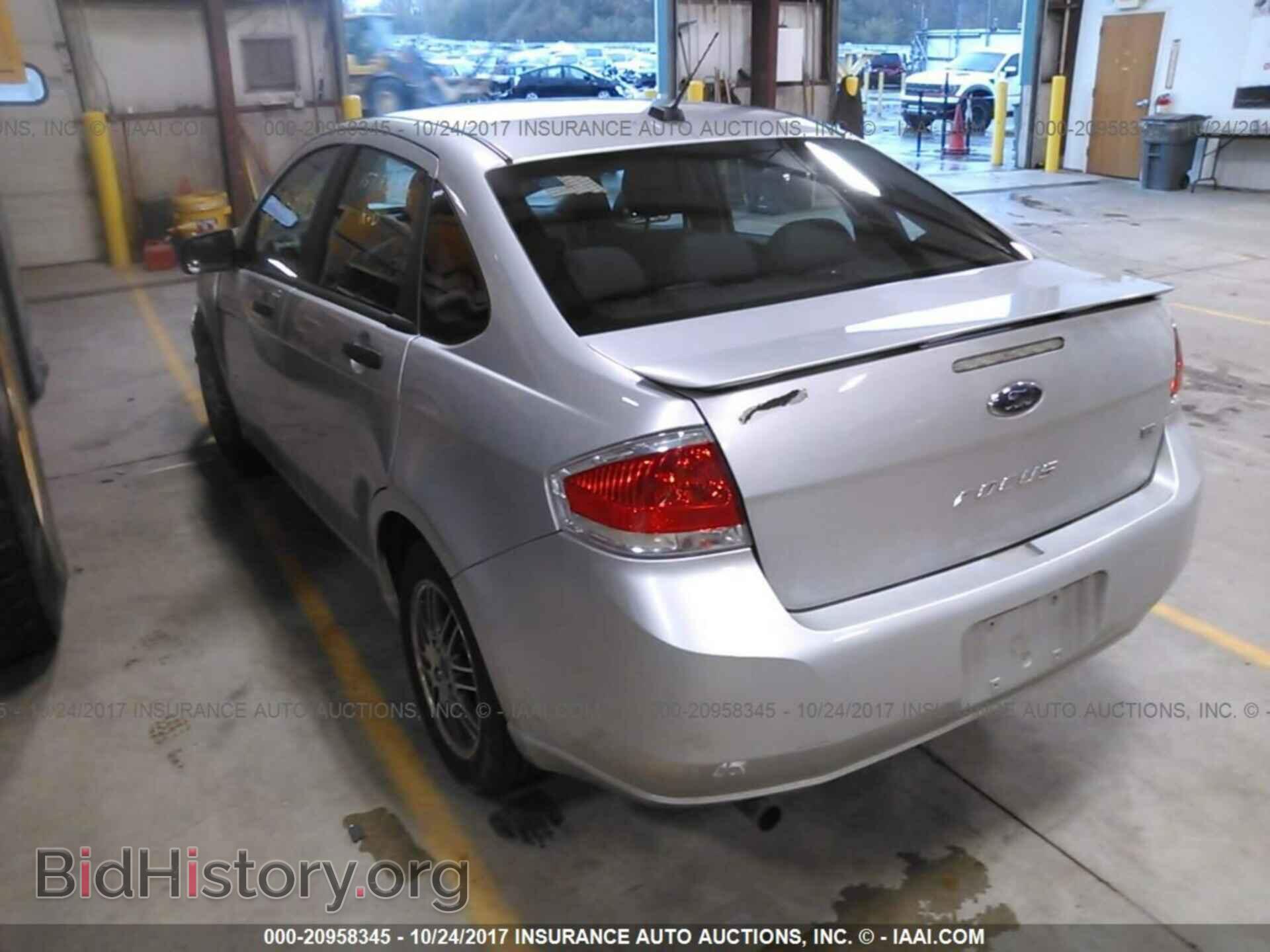 2011 Ford Focus - VIN: 1FAHP3FN8BW164511 - Фото 3
