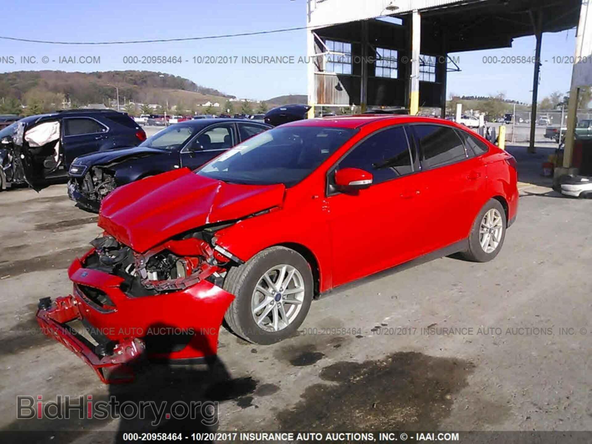 2016 Ford Focus - VIN: 1FADP3F22GL261698 - Photo 2