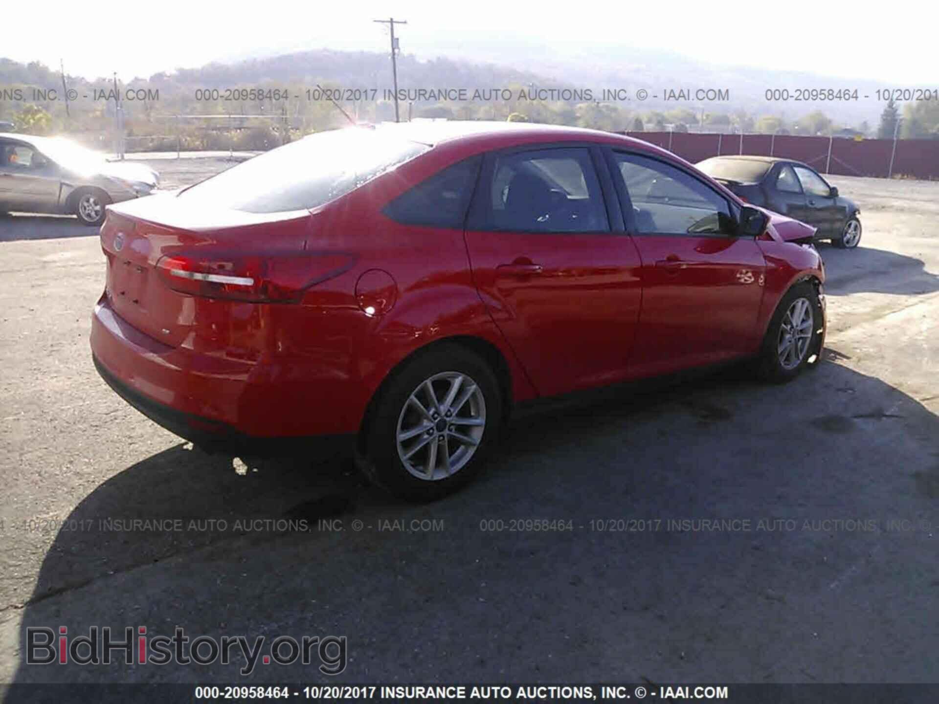 2016 Ford Focus - VIN: 1FADP3F22GL261698 - Photo 4