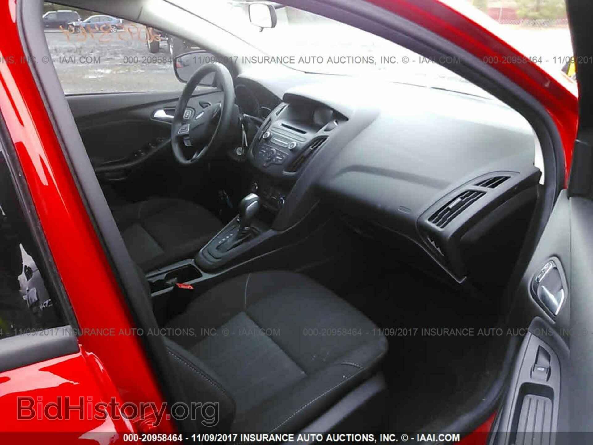 2016 Ford Focus - VIN: 1FADP3F22GL261698 - Photo 5