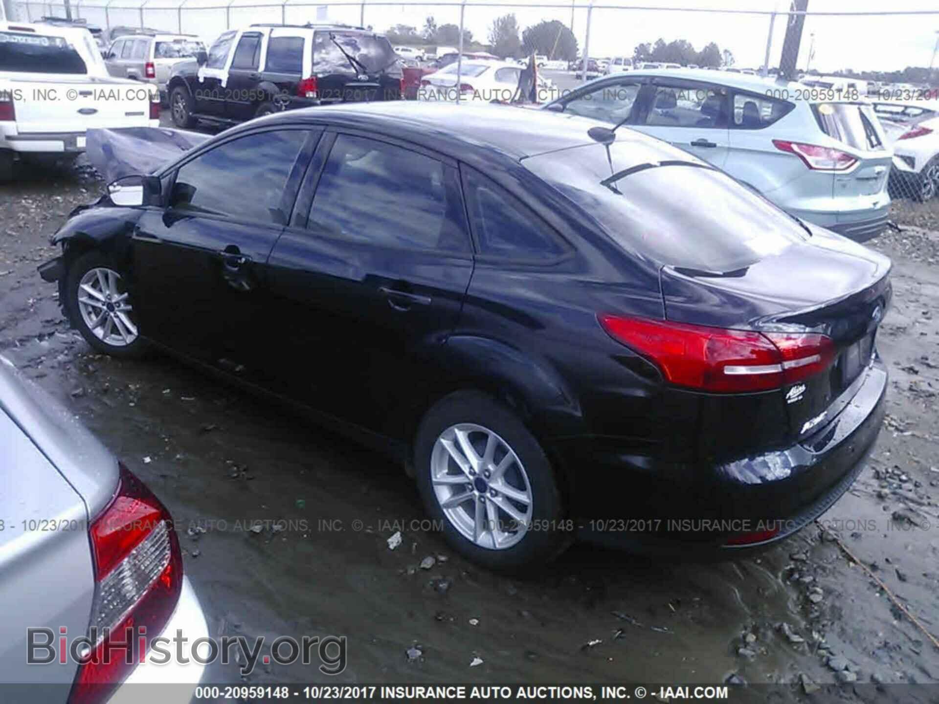 2015 Ford Focus - VIN: 1FADP3F28FL338685 - Photo 3