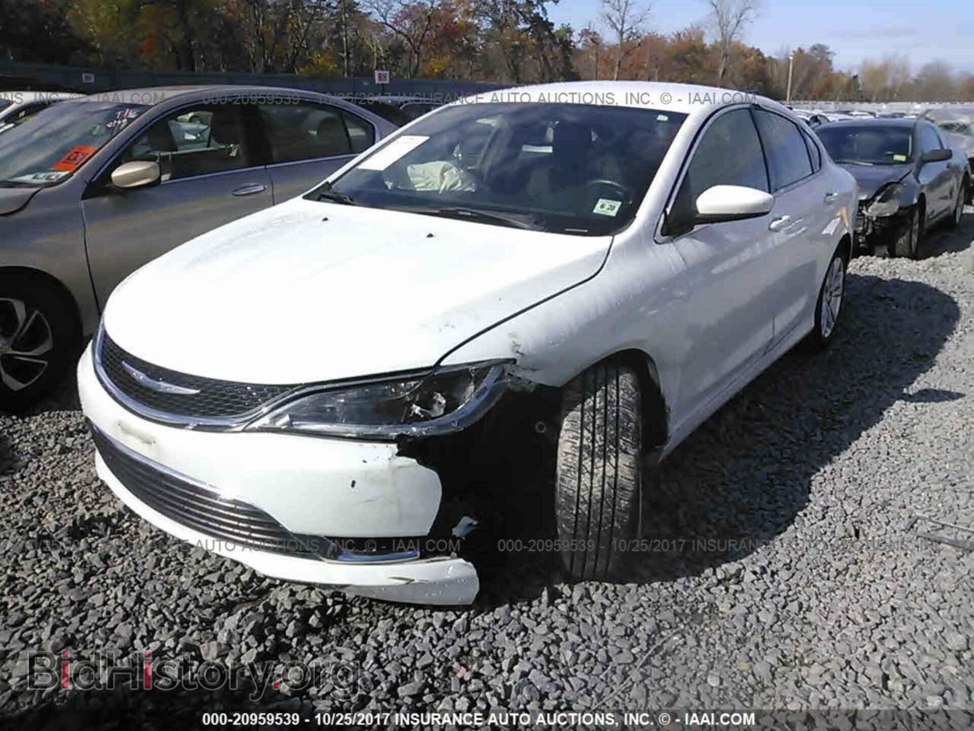 2015 Chrysler 200 - VIN: 1C3CCCAB7FN711152 - Photo 2