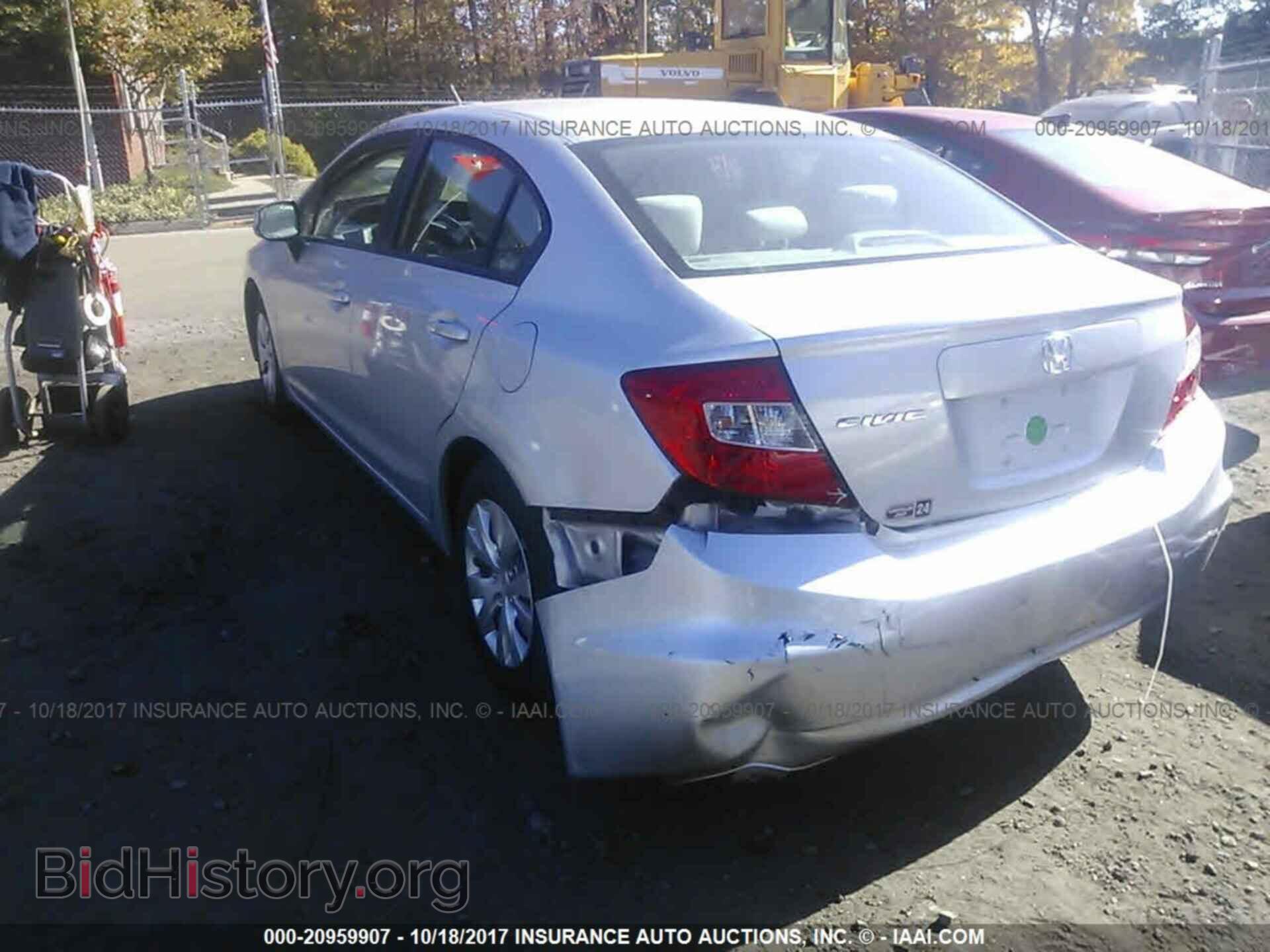 2012 Honda Civic - VIN: 2HGFB2F56CH570931 - Photo 3