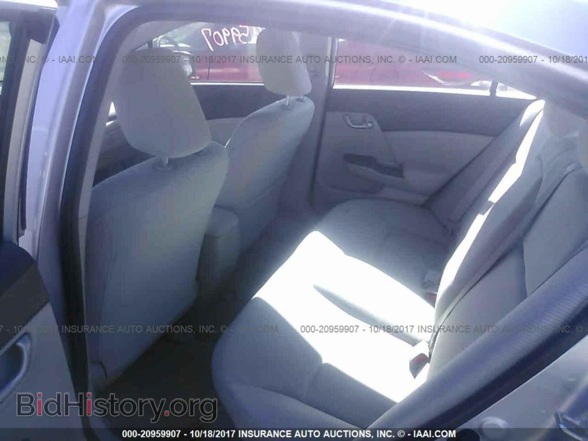 2012 Honda Civic - VIN: 2HGFB2F56CH570931 - Photo 8