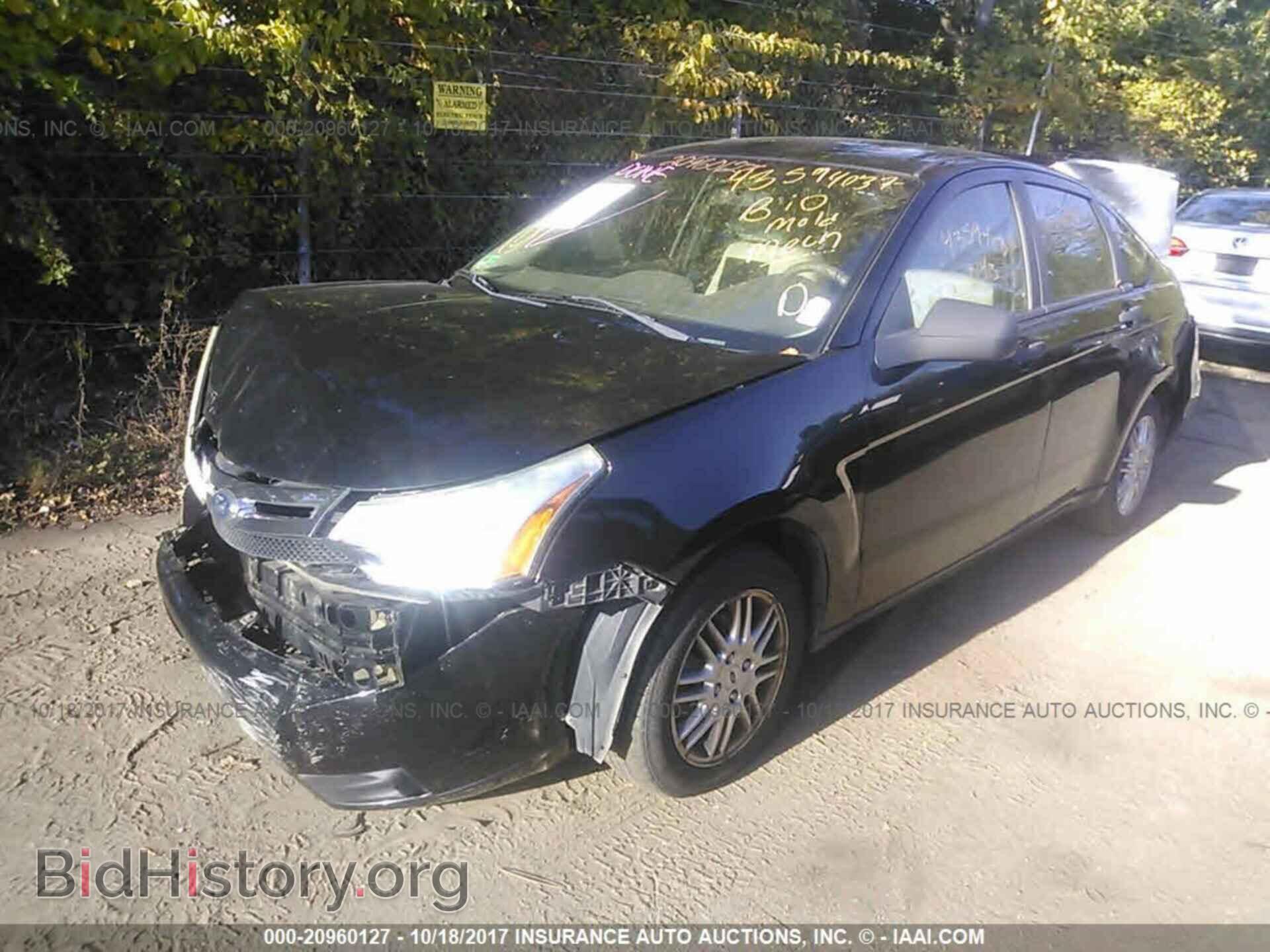 2011 Ford Focus - VIN: 1FAHP3FN2BW192188 - Фото 2
