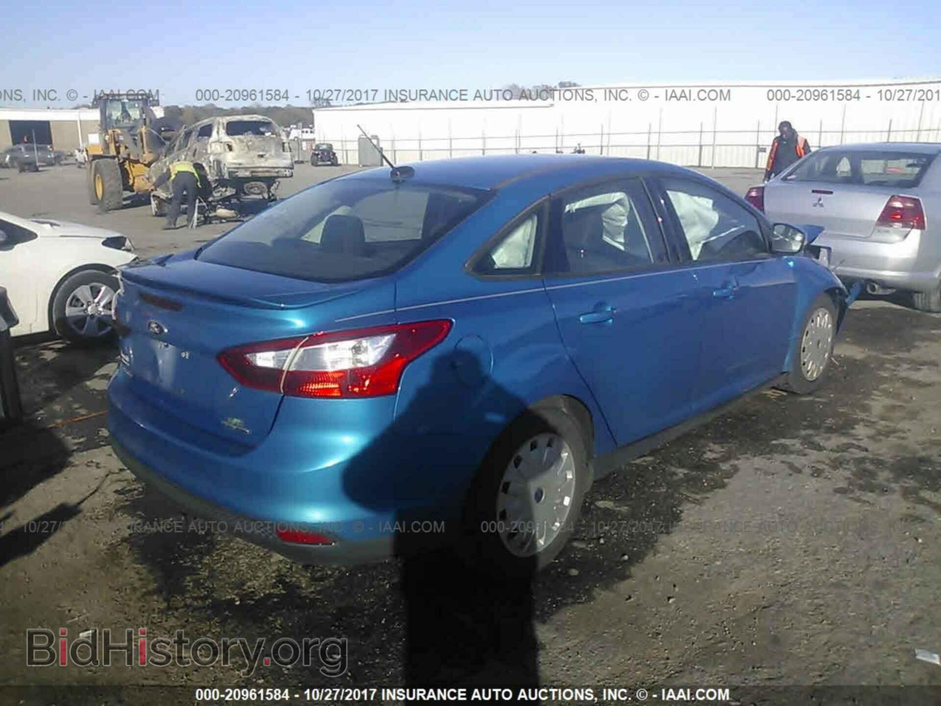 2014 Ford Focus - VIN: 1FADP3F2XEL196242 - Photo 4