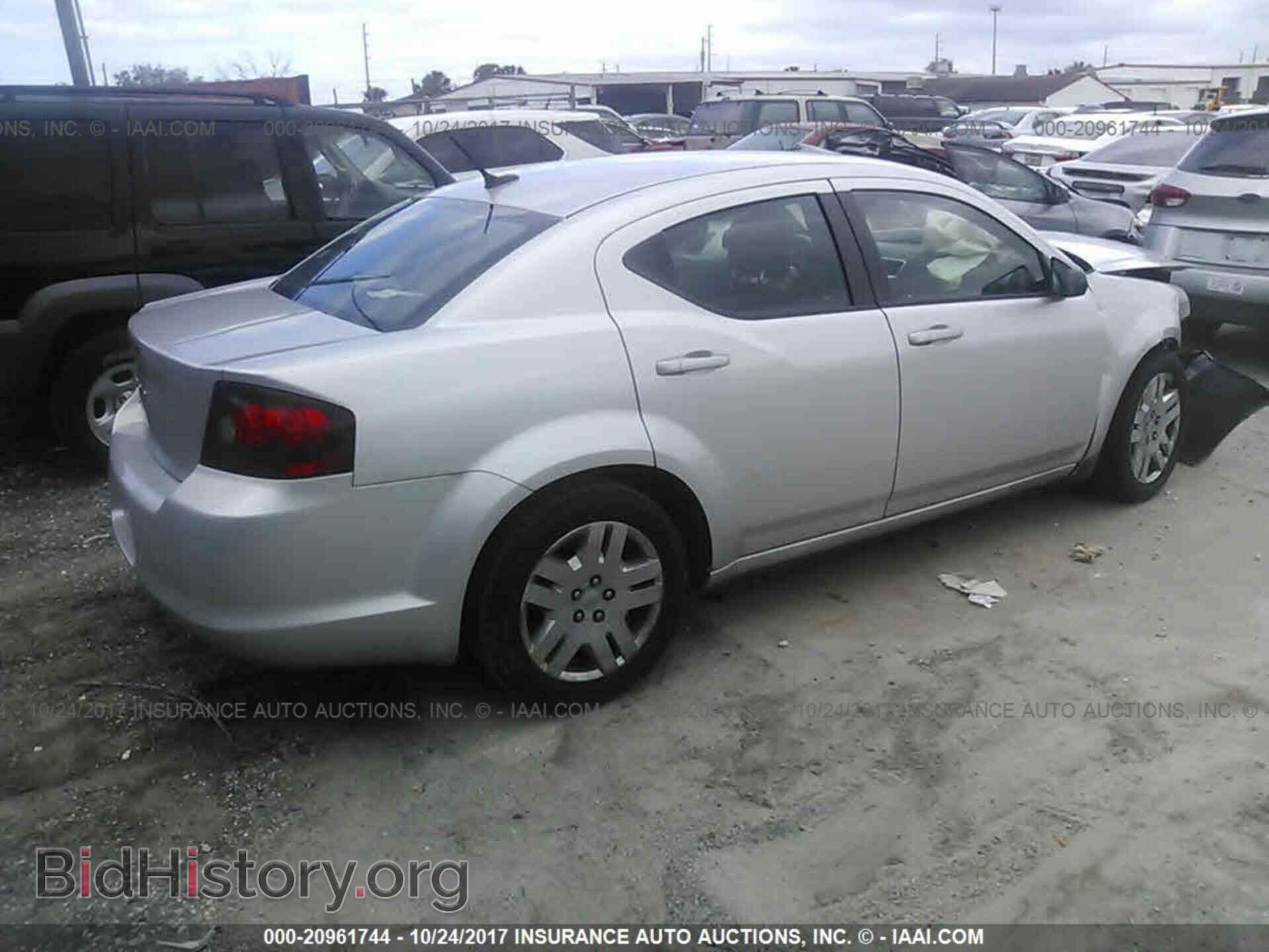 2011 Dodge Avenger - VIN: 1B3BD4FB4BN608334 - Photo 4