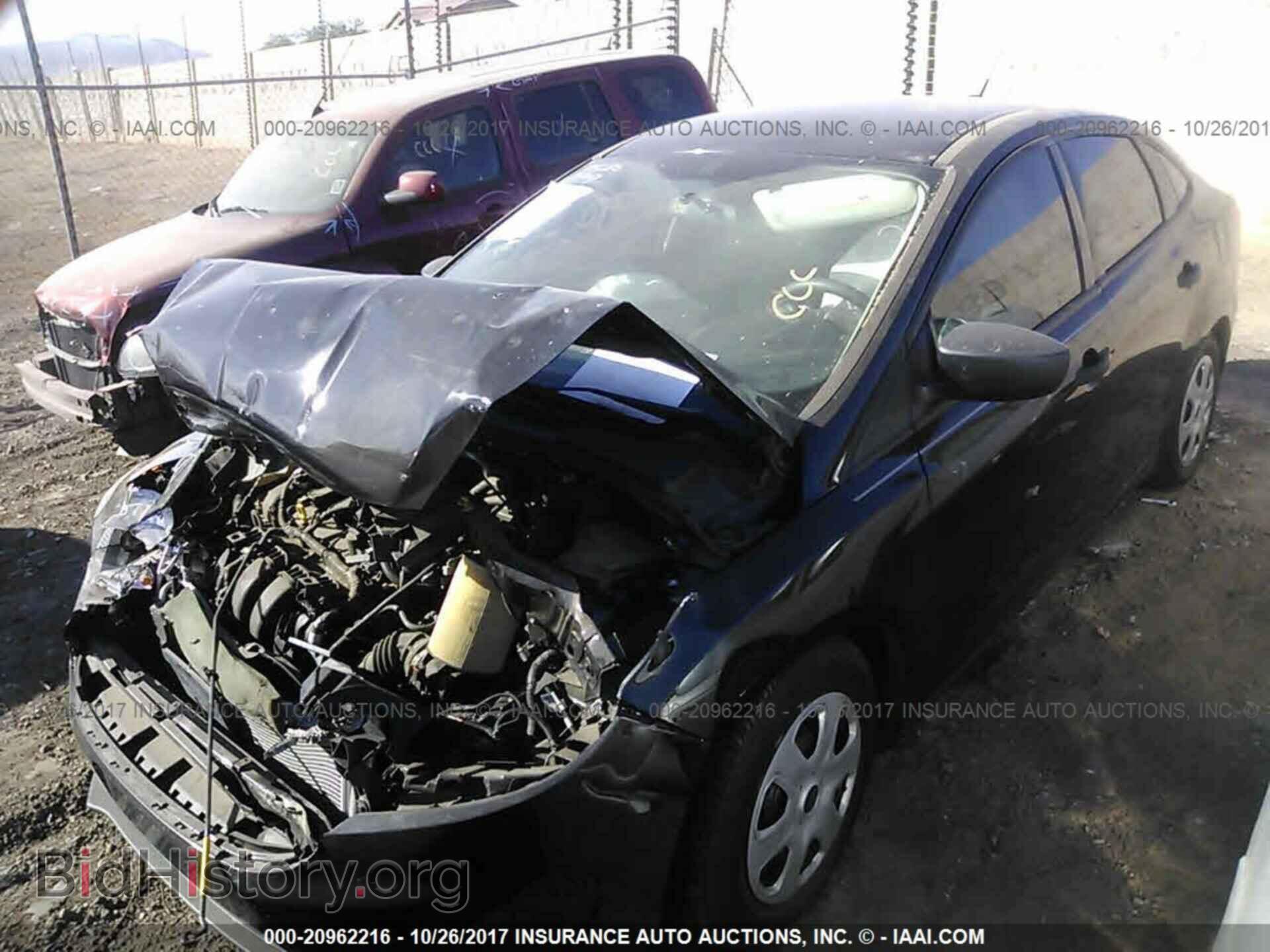 2016 Ford Focus - VIN: 1FADP3E22GL246670 - Photo 2