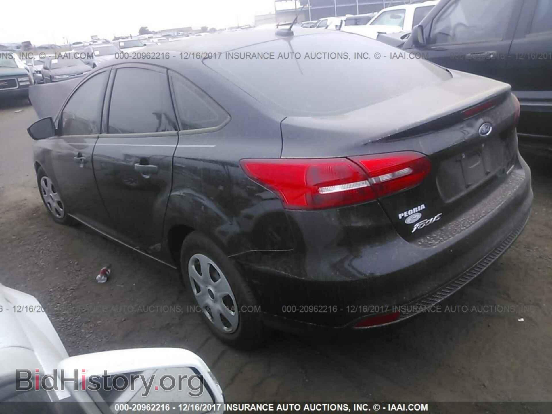 2016 Ford Focus - VIN: 1FADP3E22GL246670 - Photo 3