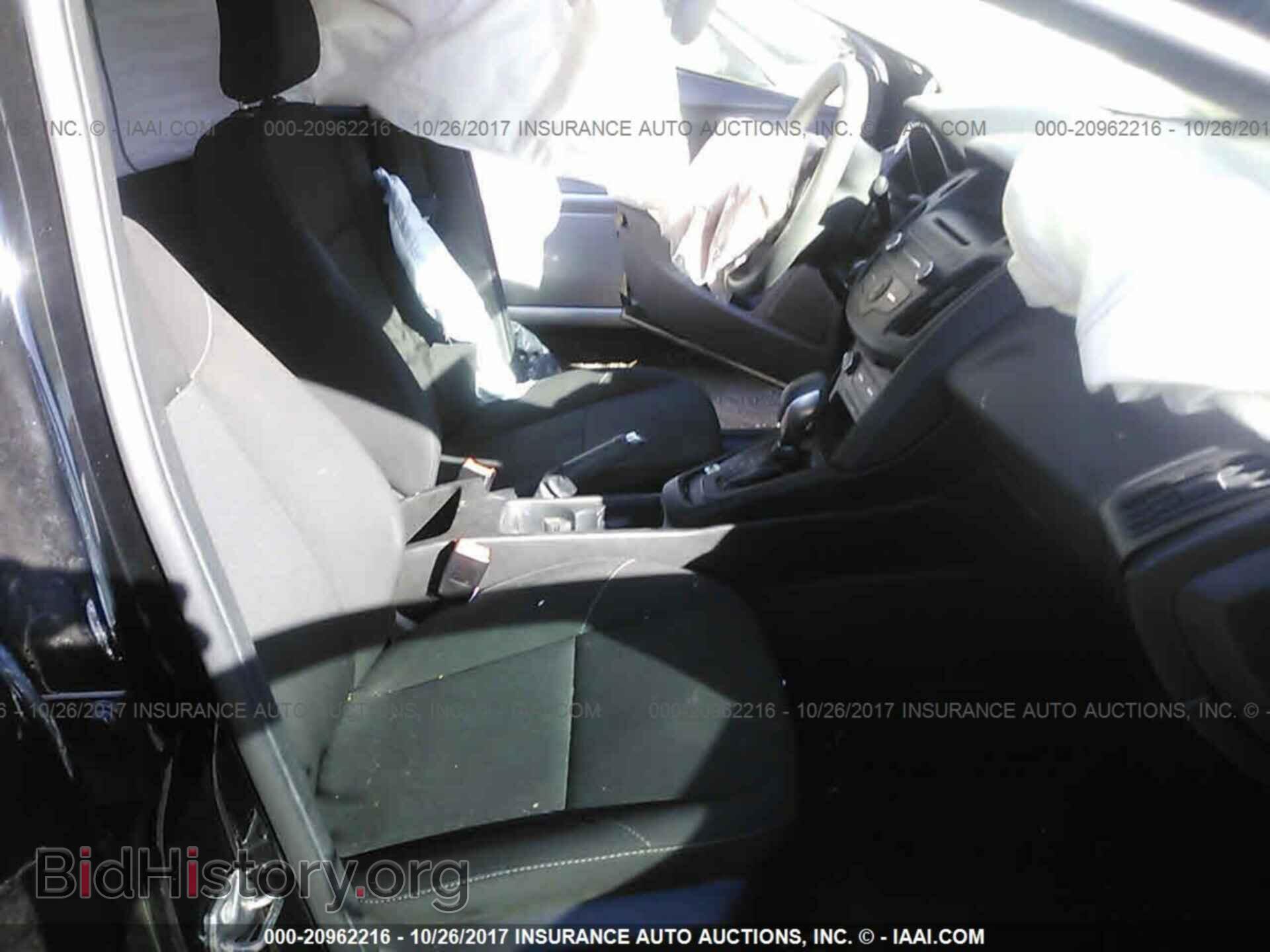 2016 Ford Focus - VIN: 1FADP3E22GL246670 - Photo 5