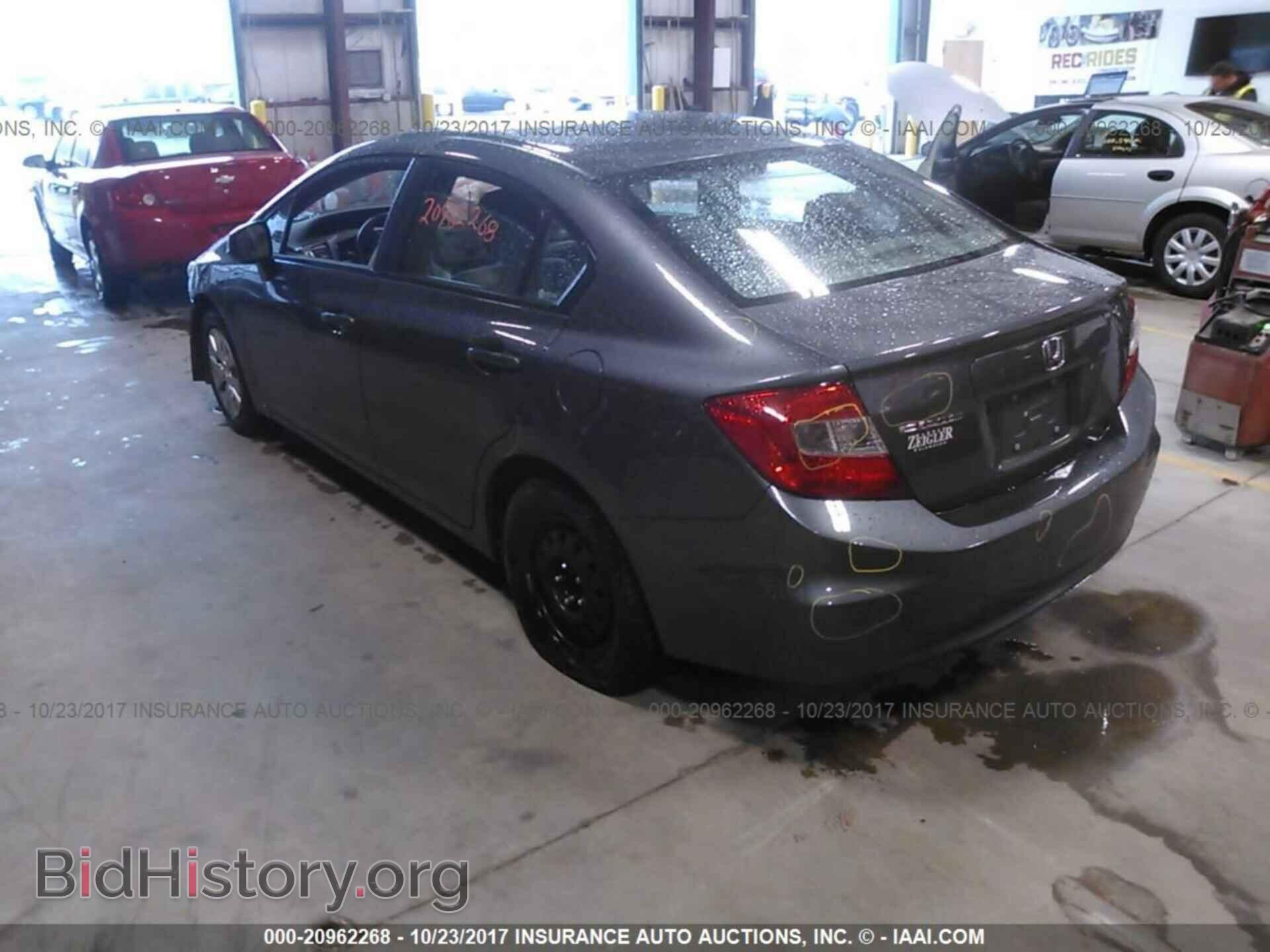2012 Honda Civic - VIN: 19XFB2F54CE077985 - Photo 3