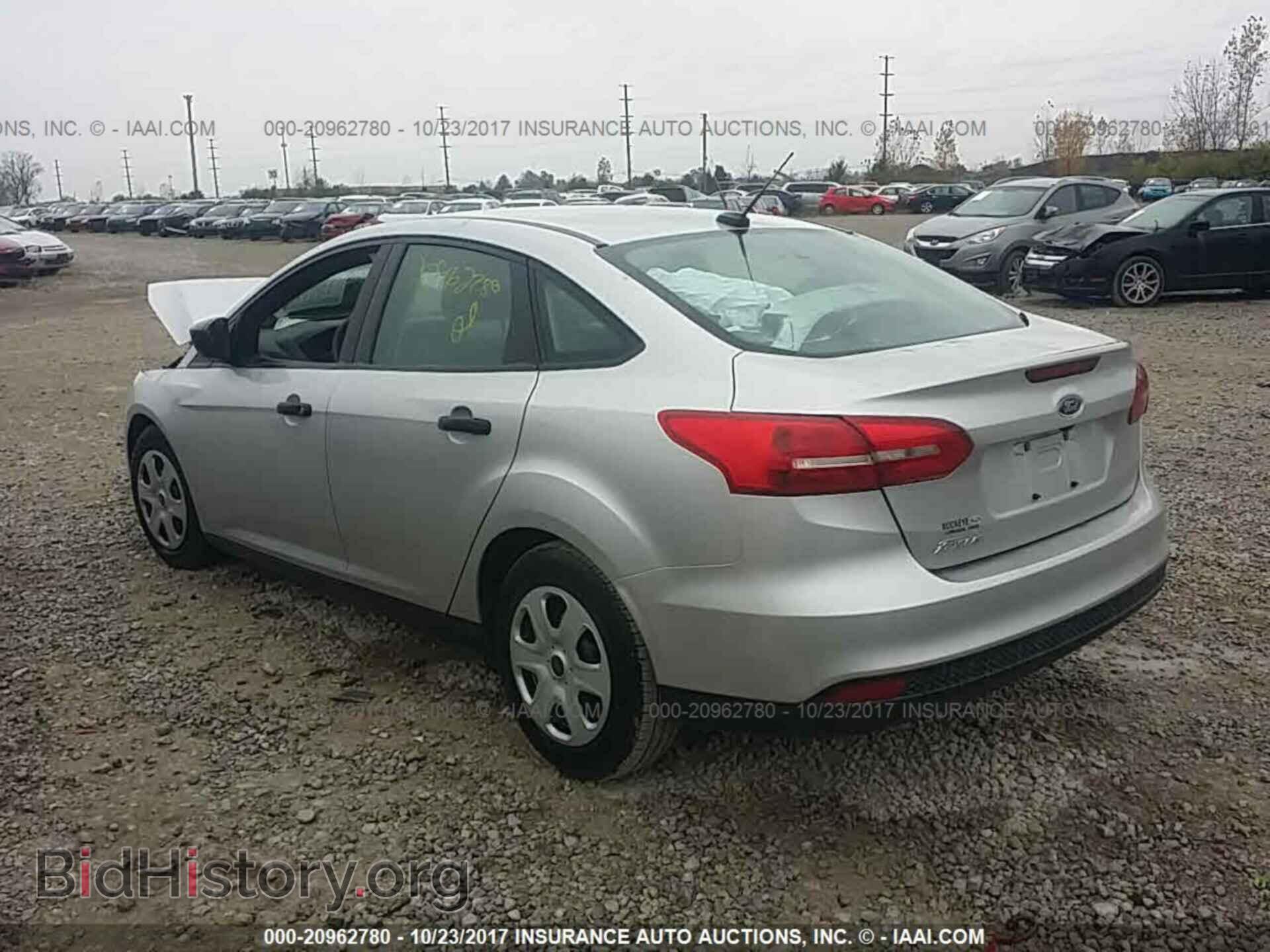 2017 Ford Focus - VIN: 1FADP3E2XHL243825 - Photo 3