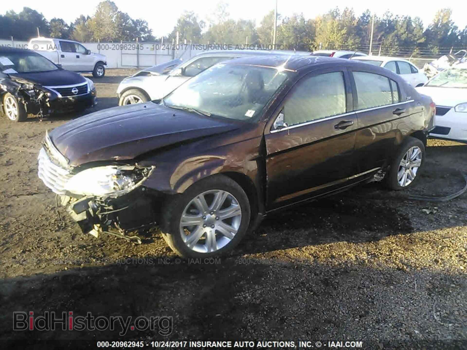 2013 Chrysler 200 - VIN: 1C3CCBAB7DN648268 - Photo 2