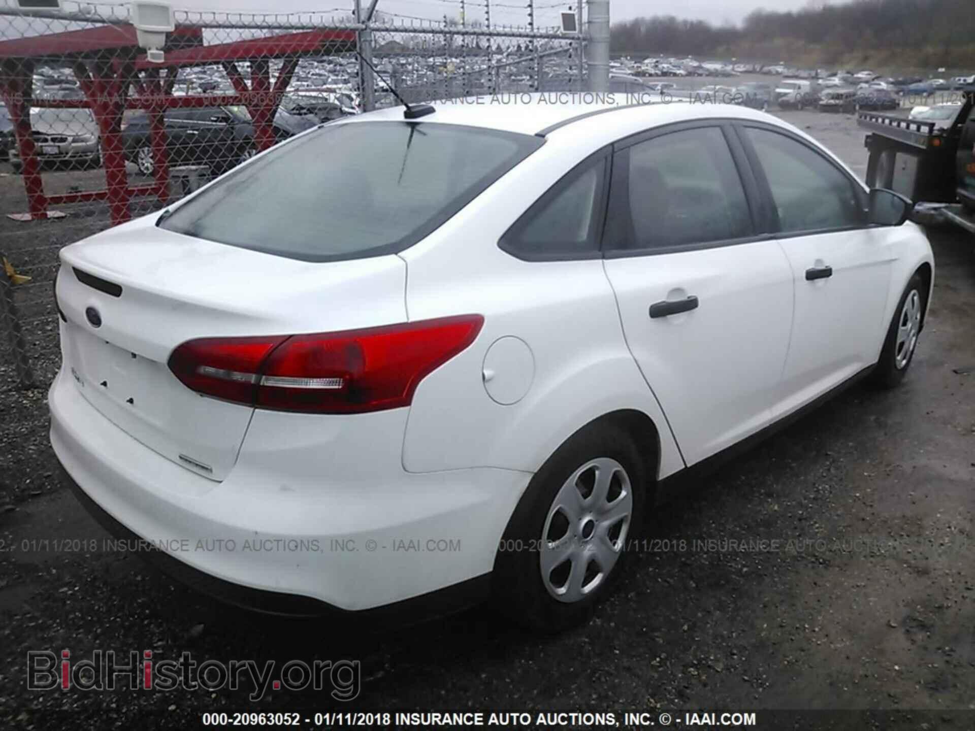 2016 Ford Focus - VIN: 1FADP3E22GL243137 - Фото 4