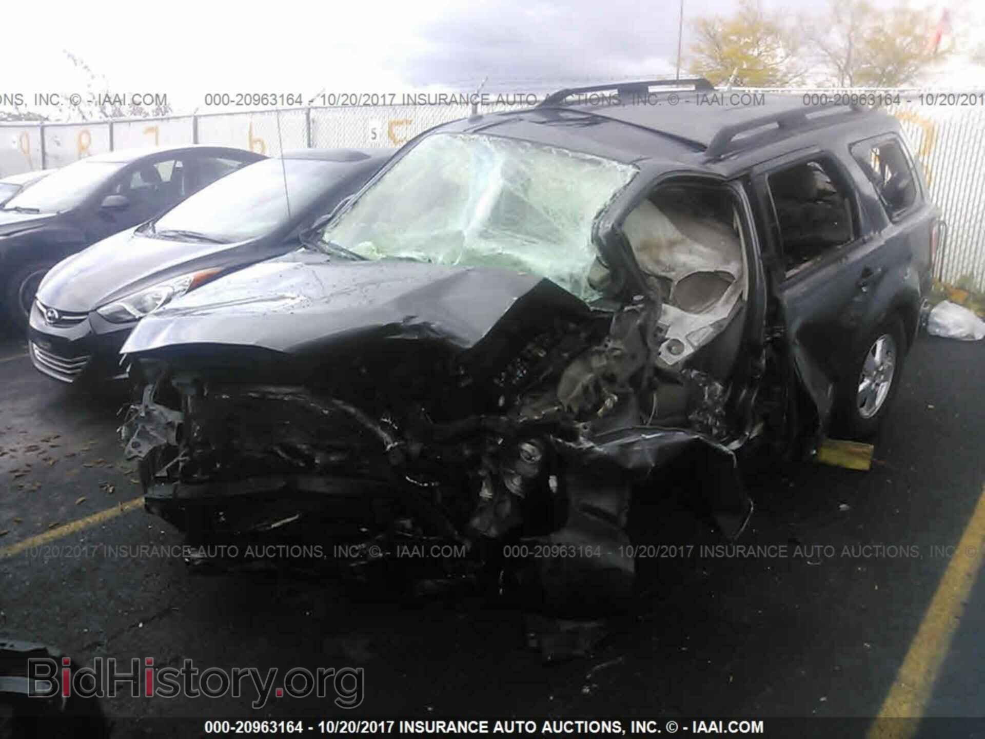 2011 Ford Escape - VIN: 1FMCU0D70BKB91527 - Фото 2