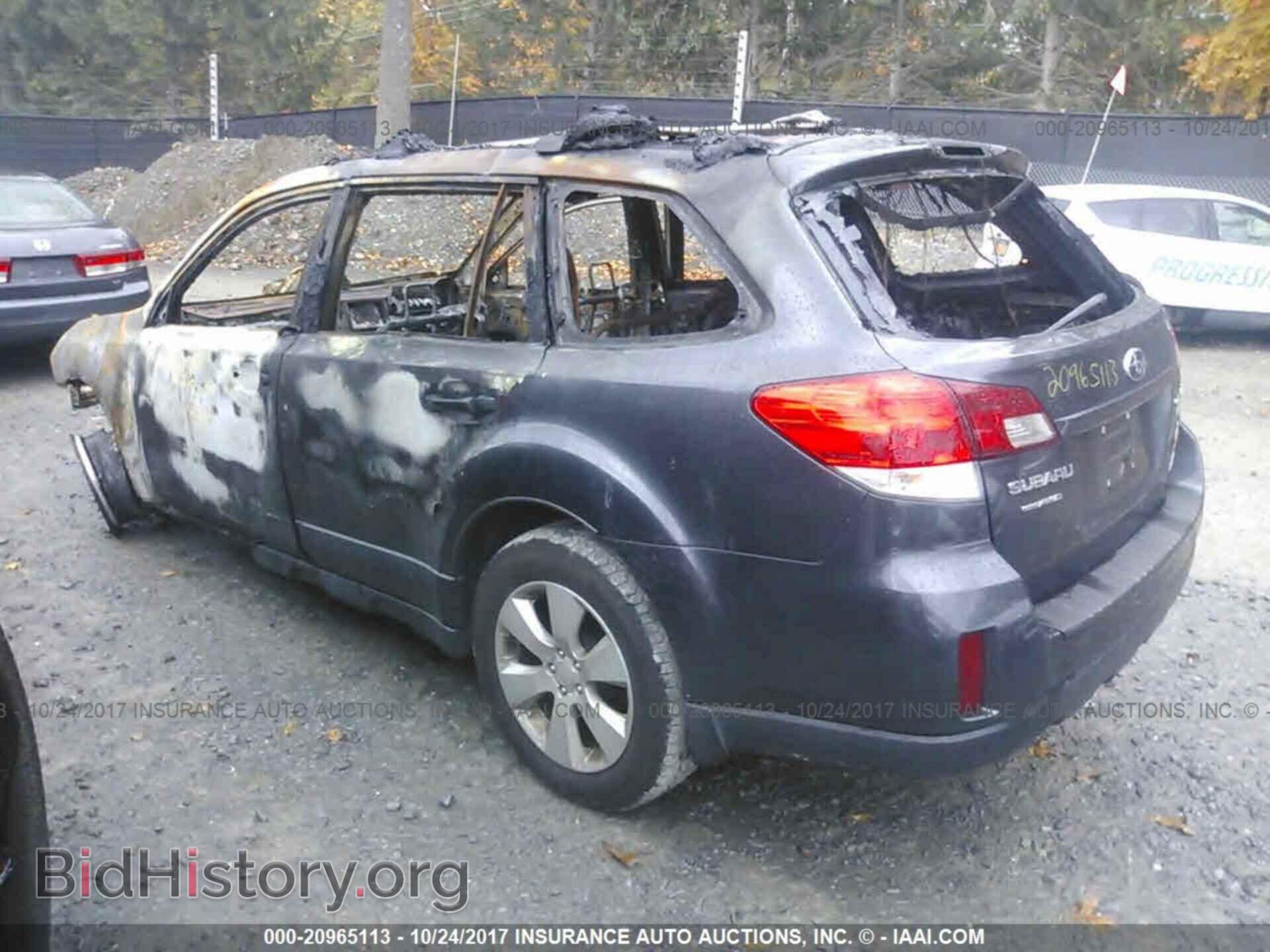 2011 Subaru Outback - VIN: 4S4BRBLC2B3320319 - Фото 3