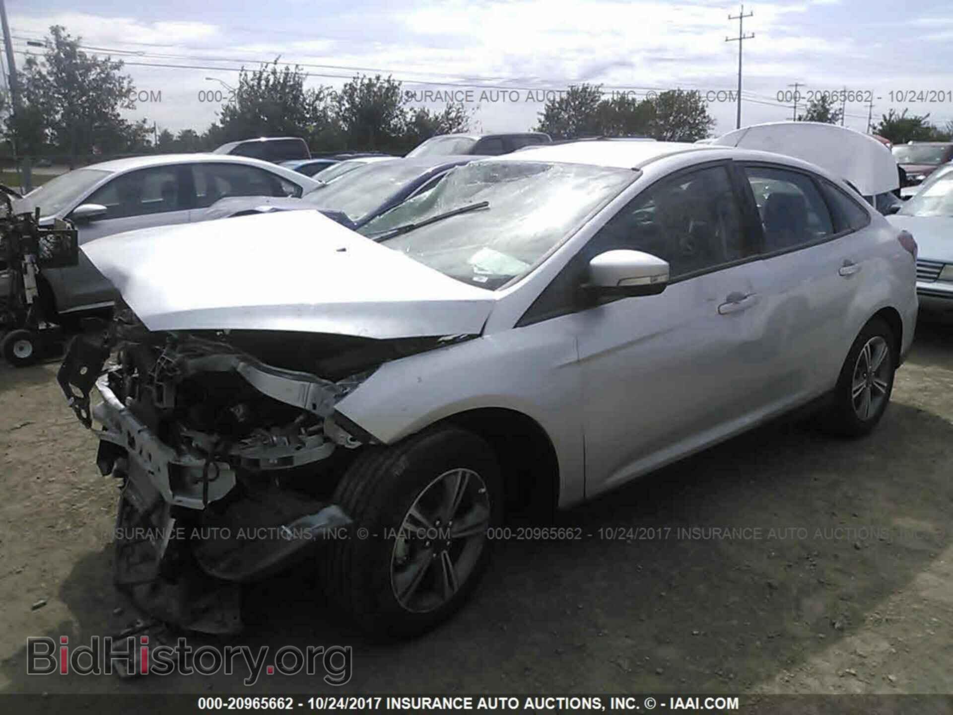 2017 Ford Focus - VIN: 1FADP3FE5HL332601 - Фото 2