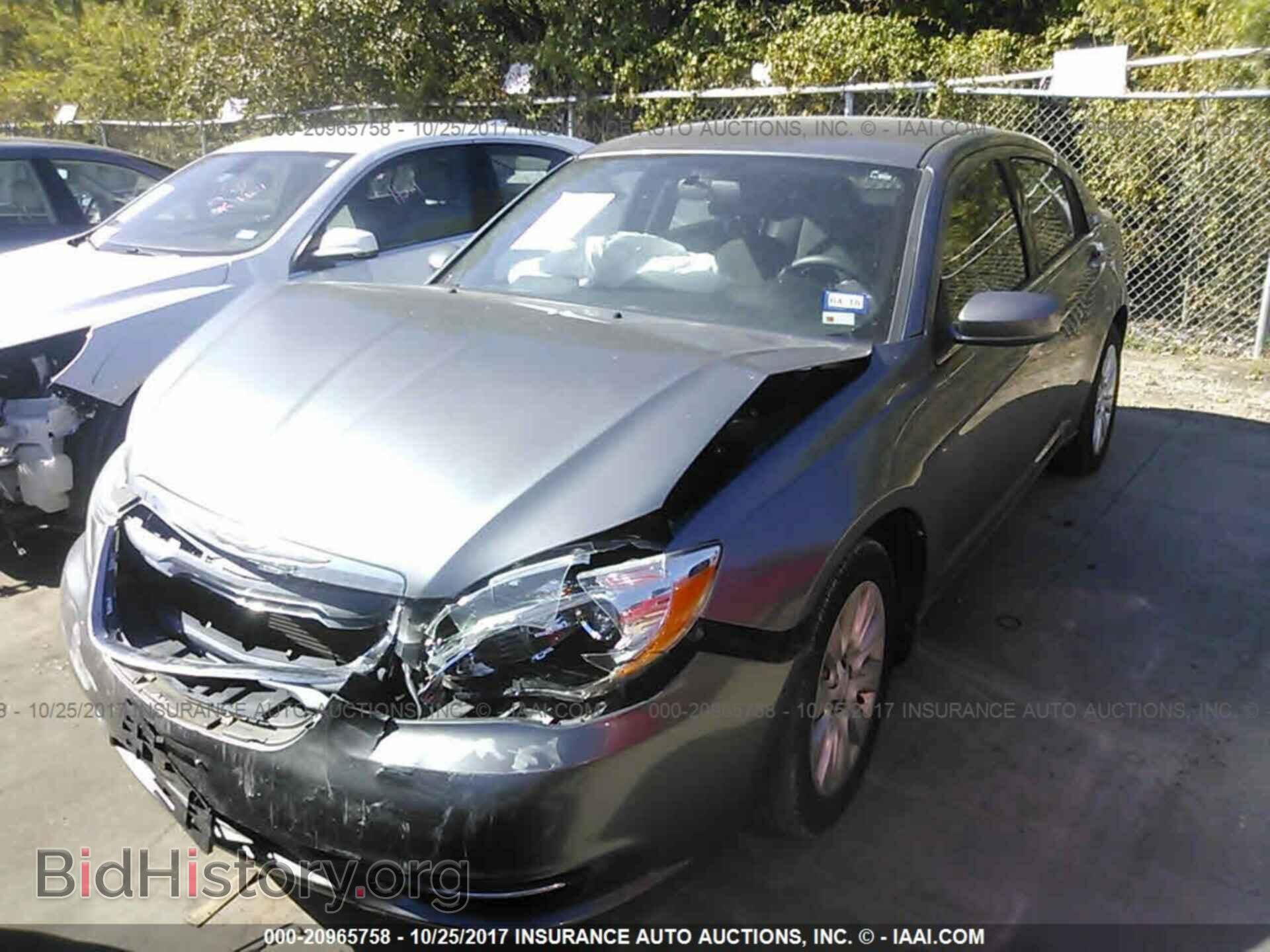 2012 Chrysler 200 - VIN: 1C3CCBAB1CN104038 - Фото 2