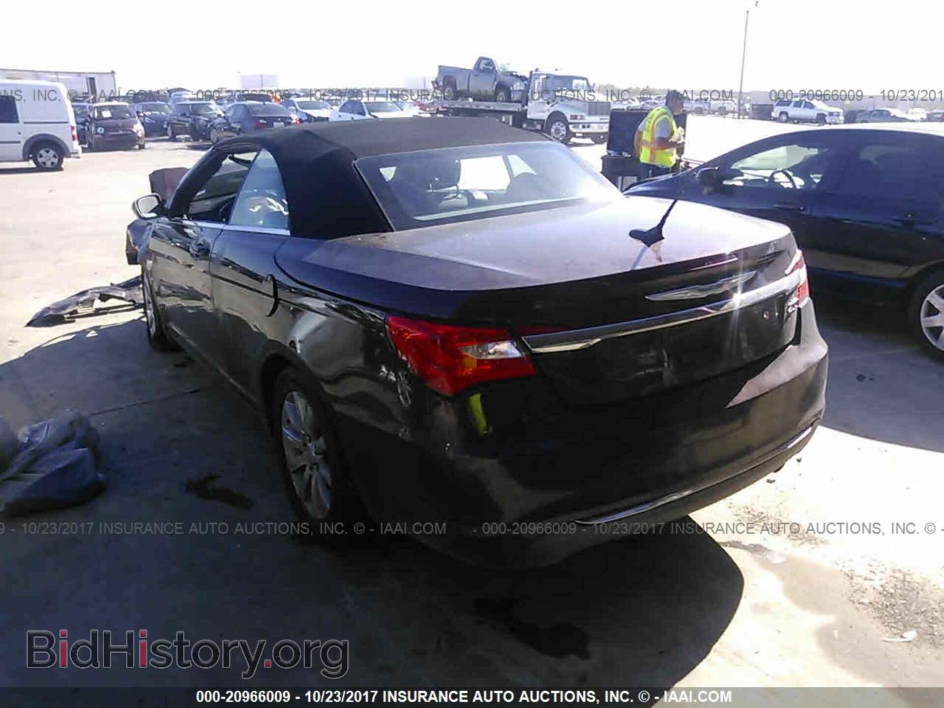 2013 Chrysler 200 - VIN: 1C3BCBEB8DN526797 - Photo 3
