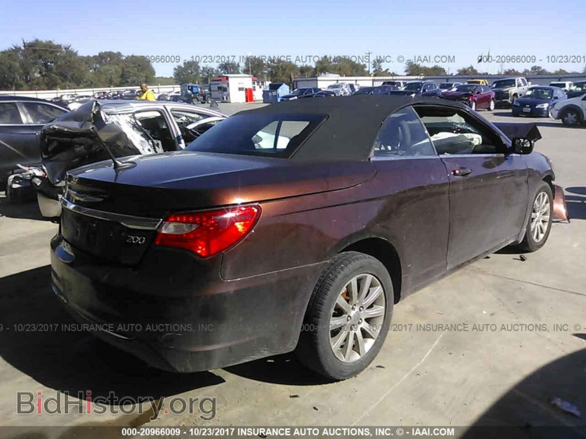 2013 Chrysler 200 - VIN: 1C3BCBEB8DN526797 - Photo 4