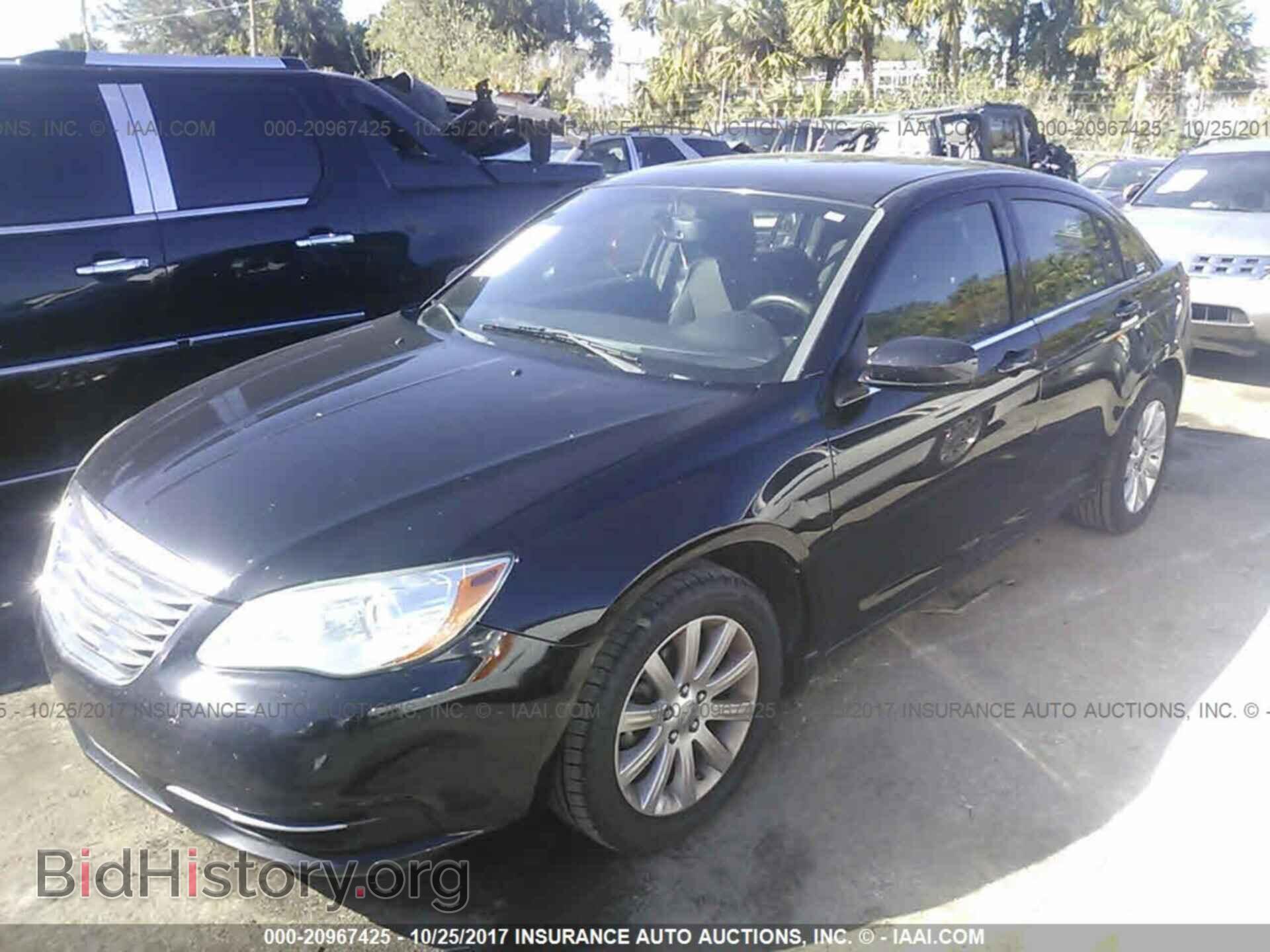2013 Chrysler 200 - VIN: 1C3CCBBB8DN615083 - Photo 2