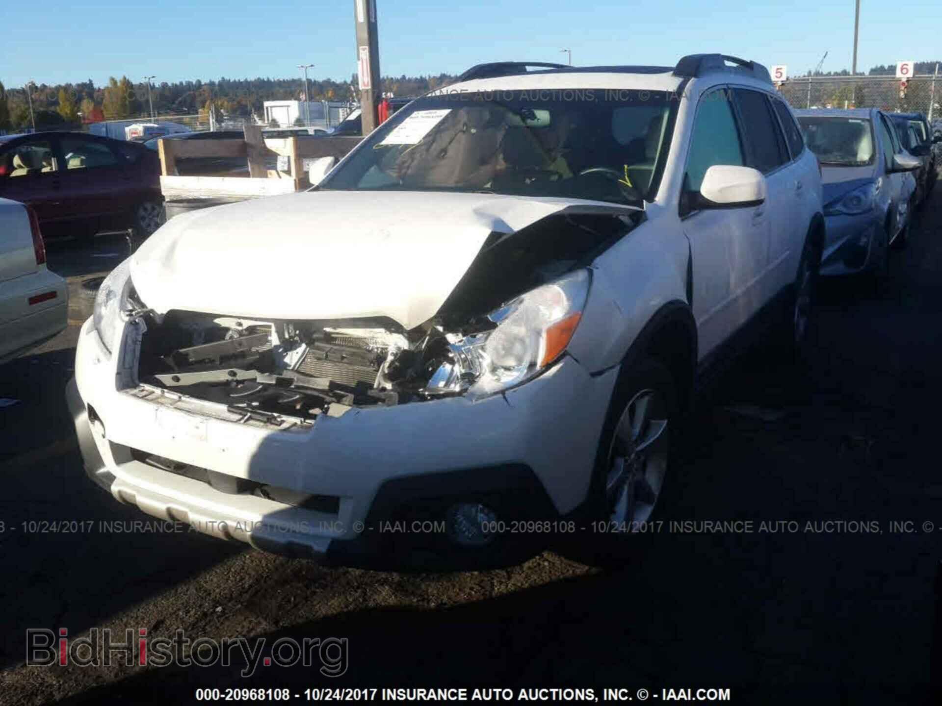2014 Subaru Outback - VIN: 4S4BRBLC4E3304885 - Photo 2