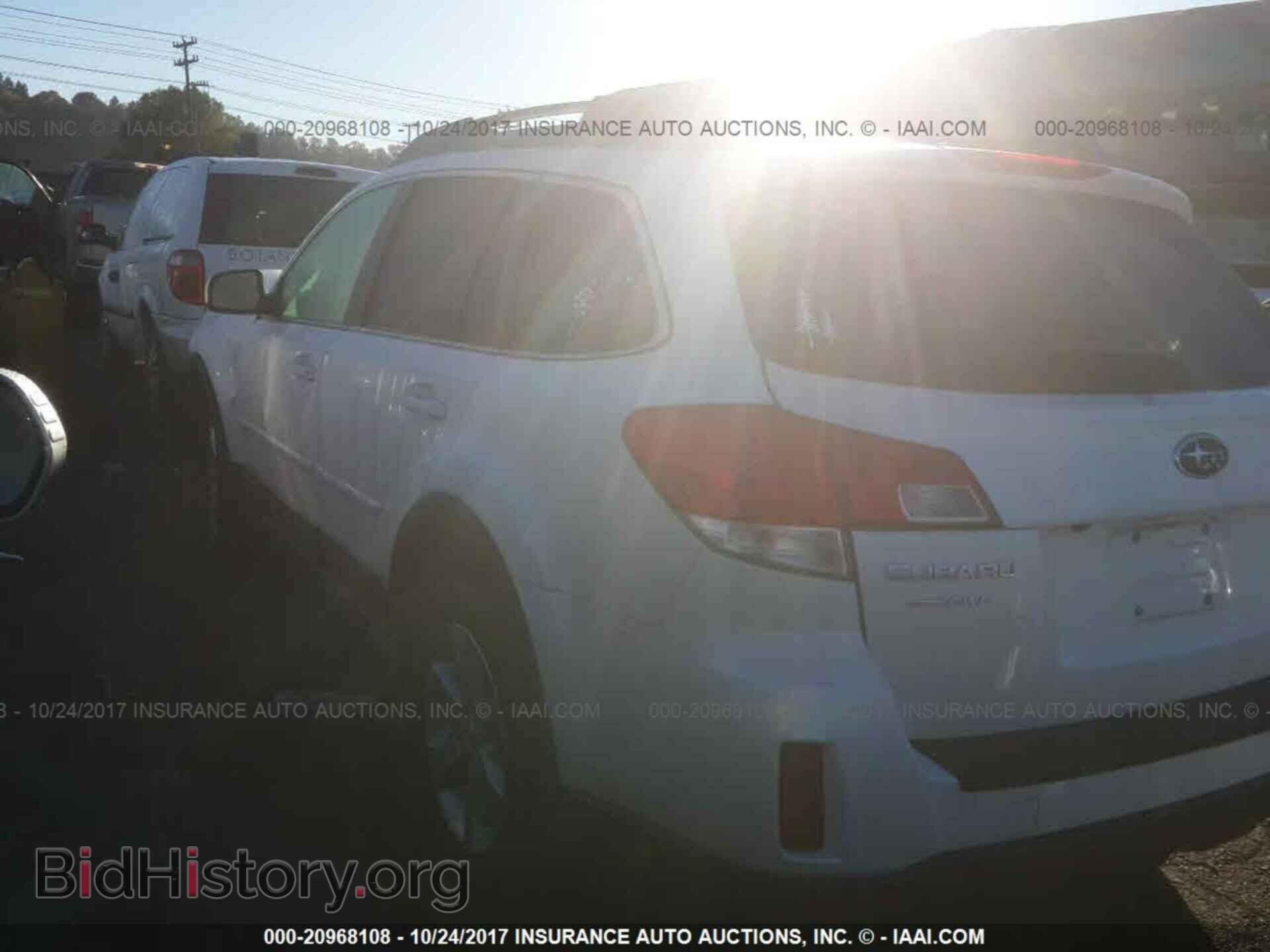 2014 Subaru Outback - VIN: 4S4BRBLC4E3304885 - Photo 3