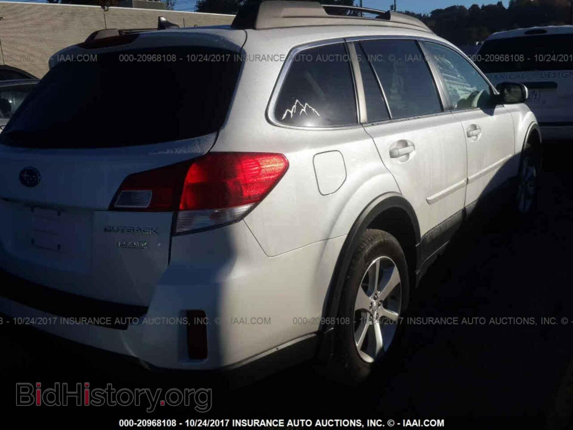 2014 Subaru Outback - VIN: 4S4BRBLC4E3304885 - Photo 4