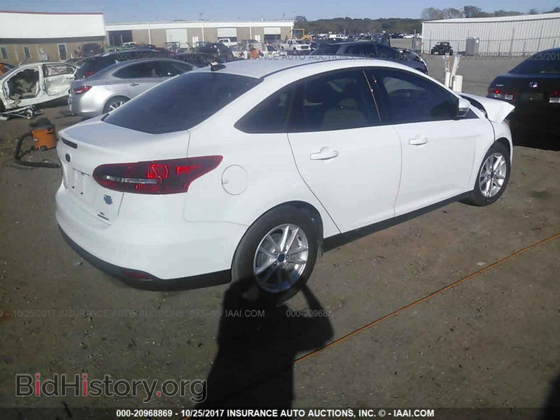 2016 Ford Focus - VIN: 1FADP3F29GL267465 - Photo 4