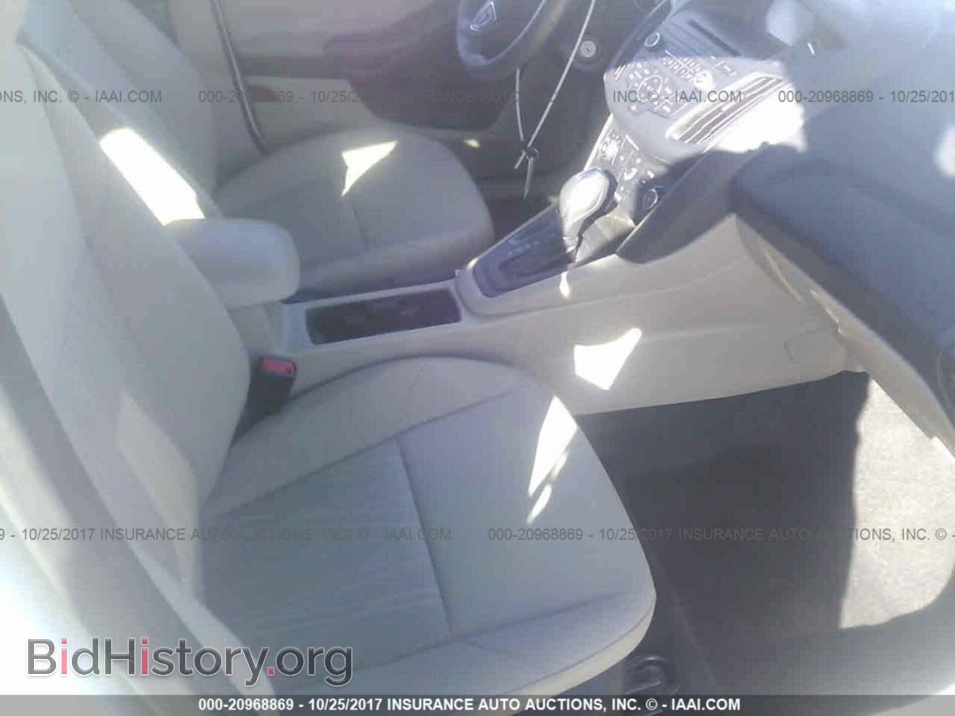 2016 Ford Focus - VIN: 1FADP3F29GL267465 - Photo 5