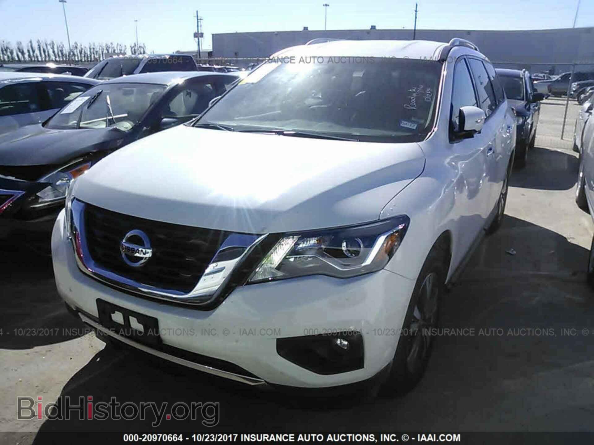 2017 Nissan Pathfinder - VIN: 5N1DR2MN6HC615733 - Фото 2