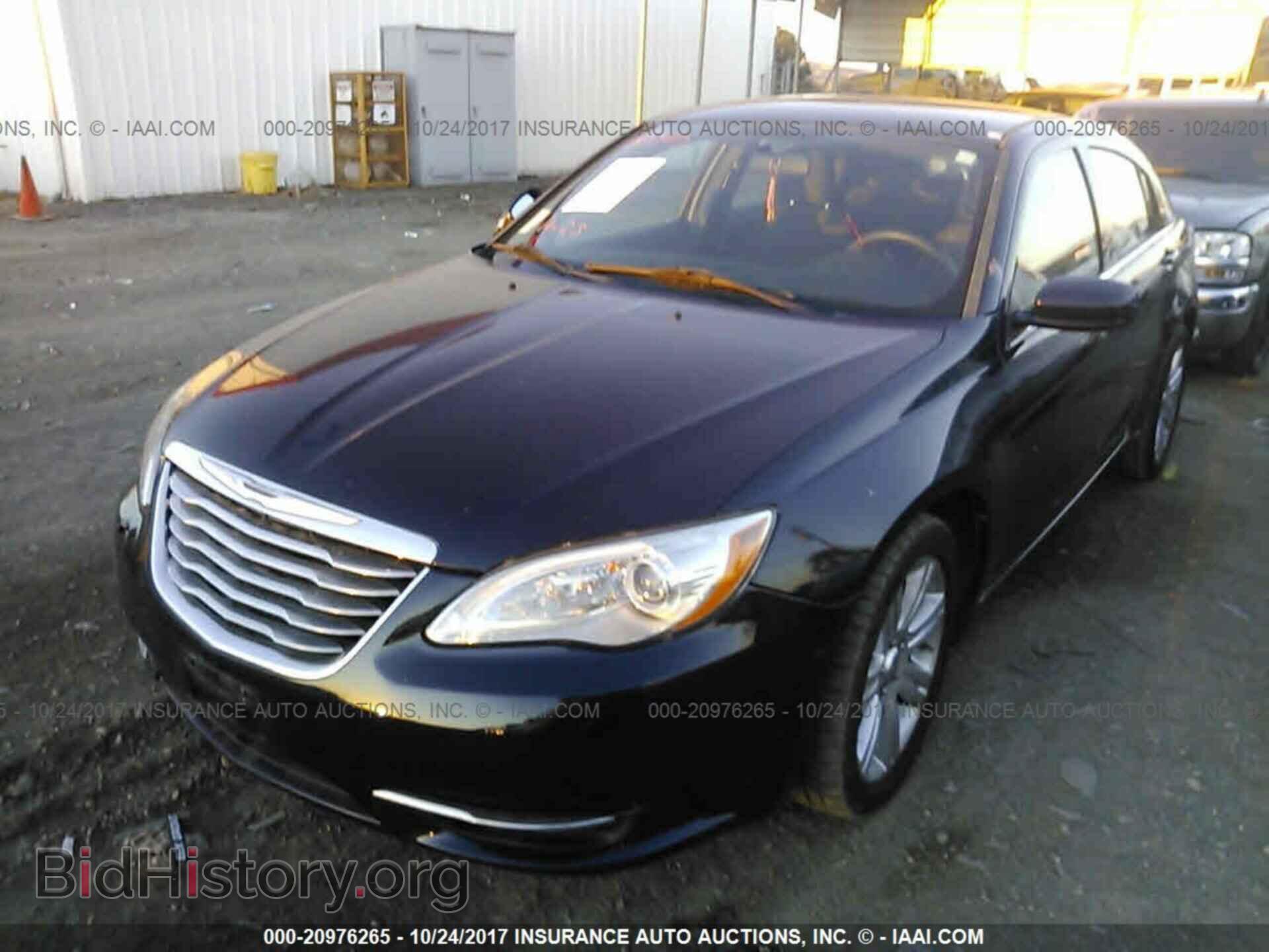 2013 Chrysler 200 - VIN: 1C3CCBAB7DN762786 - Фото 2